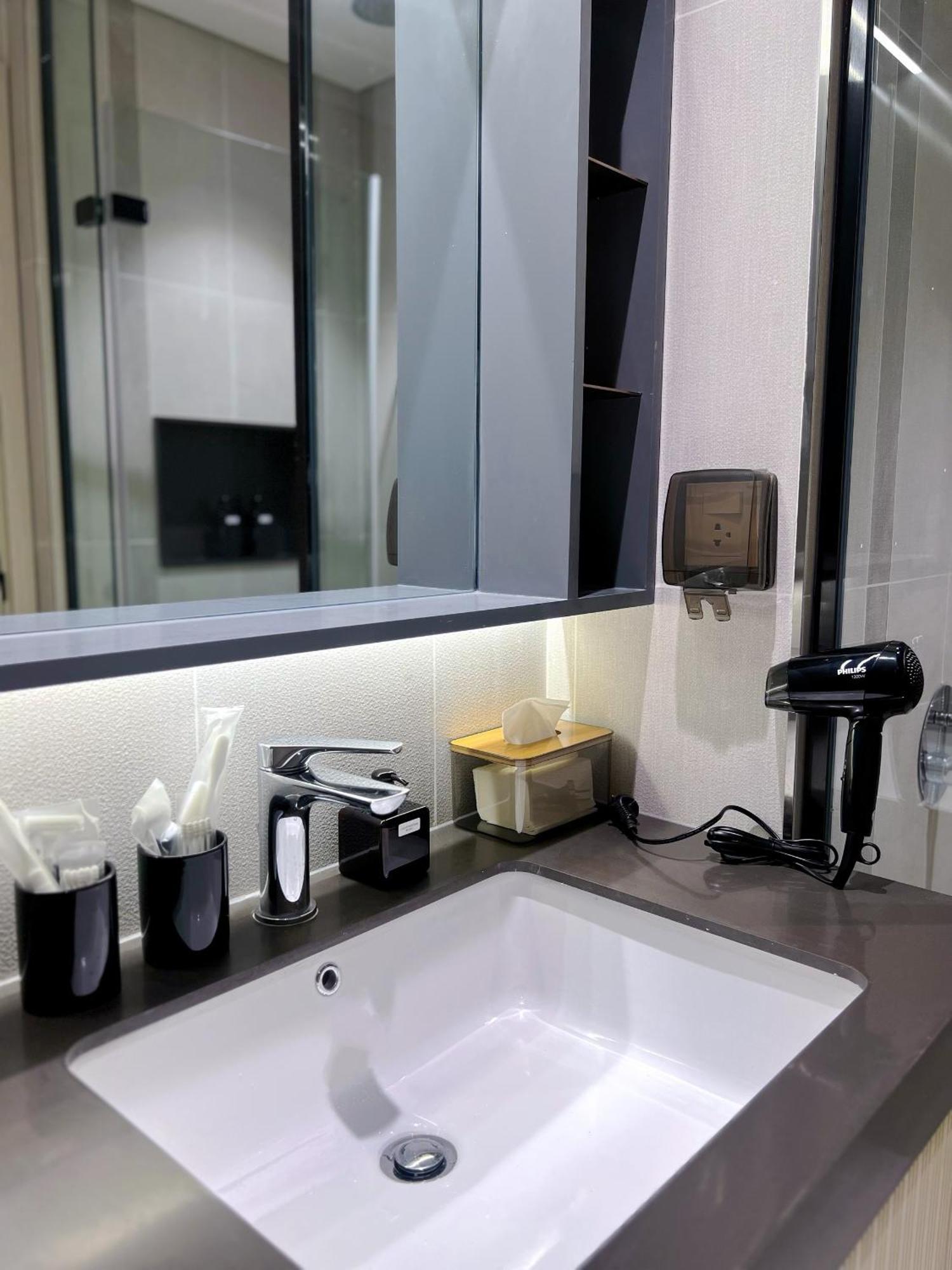 Apartment Cardinal Court 2br Luxury In Phu My Hung