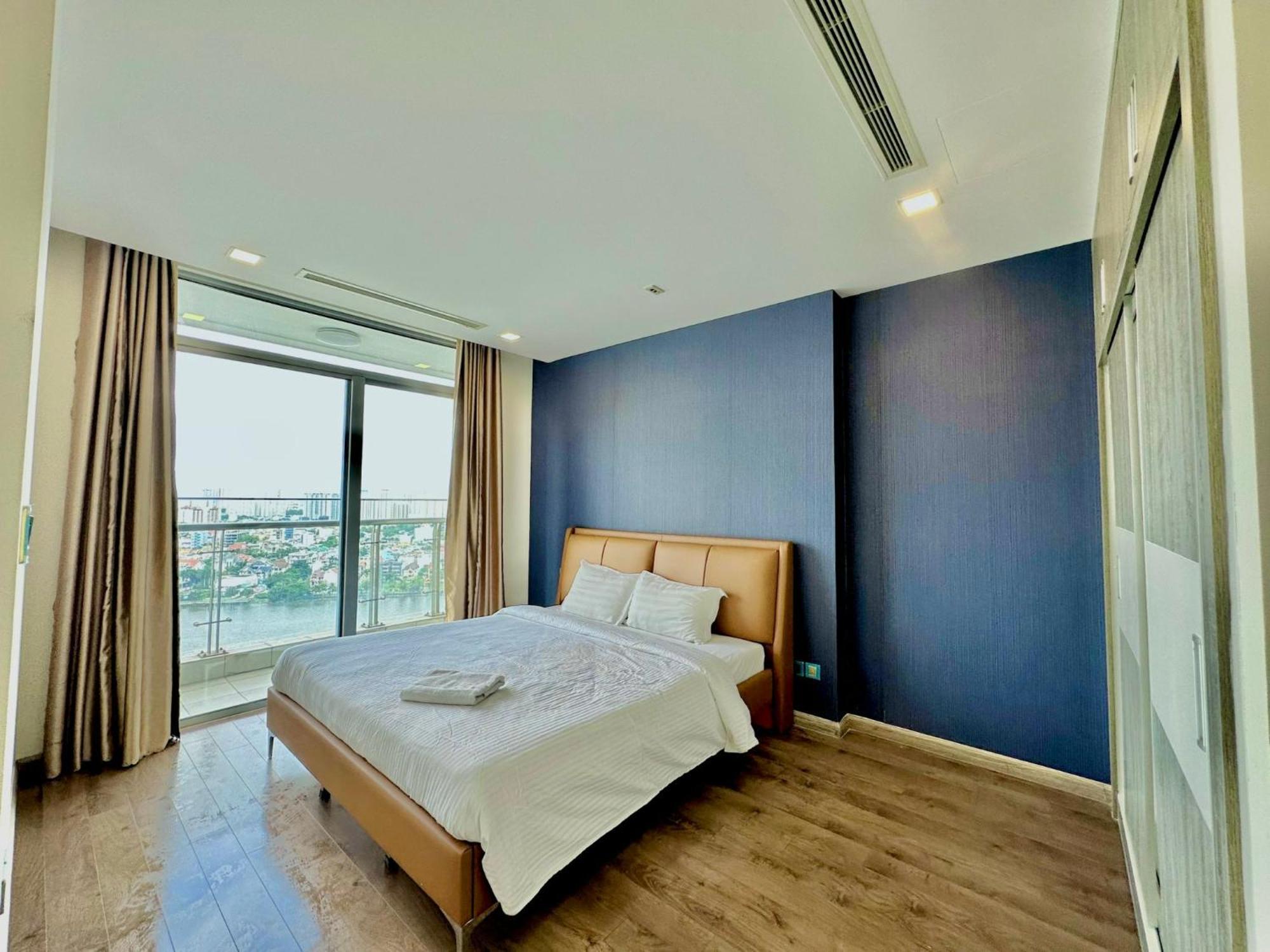 Merry Land Landmark 81 *