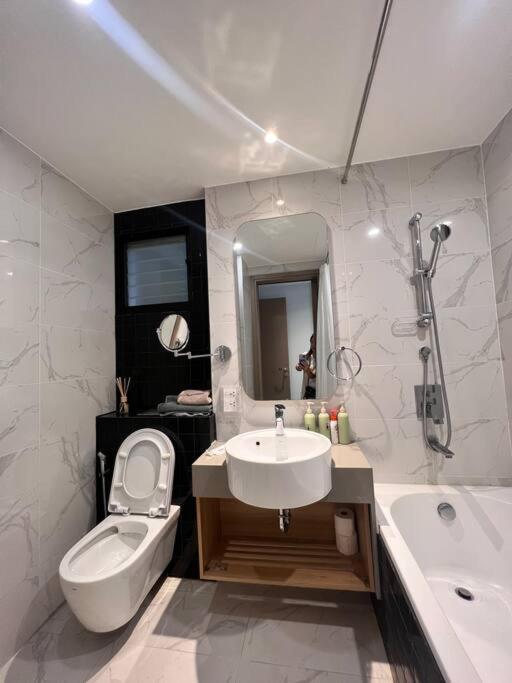 Pangsapuri Luxury In Zenity District 1