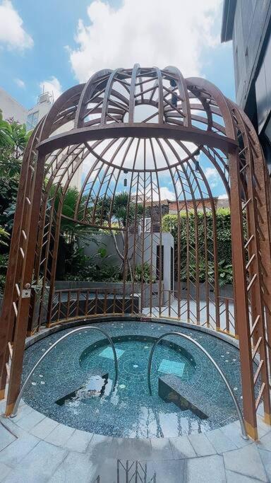 Pangsapuri Luxury In Zenity District 1