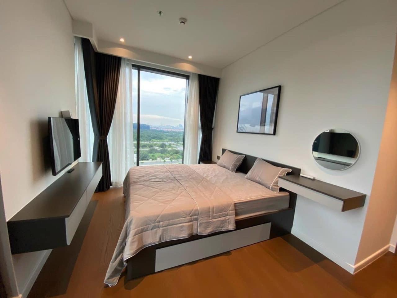The Crest-central Saigon Riverside -free Pool-gym-sauna Room-yoga Apartment *