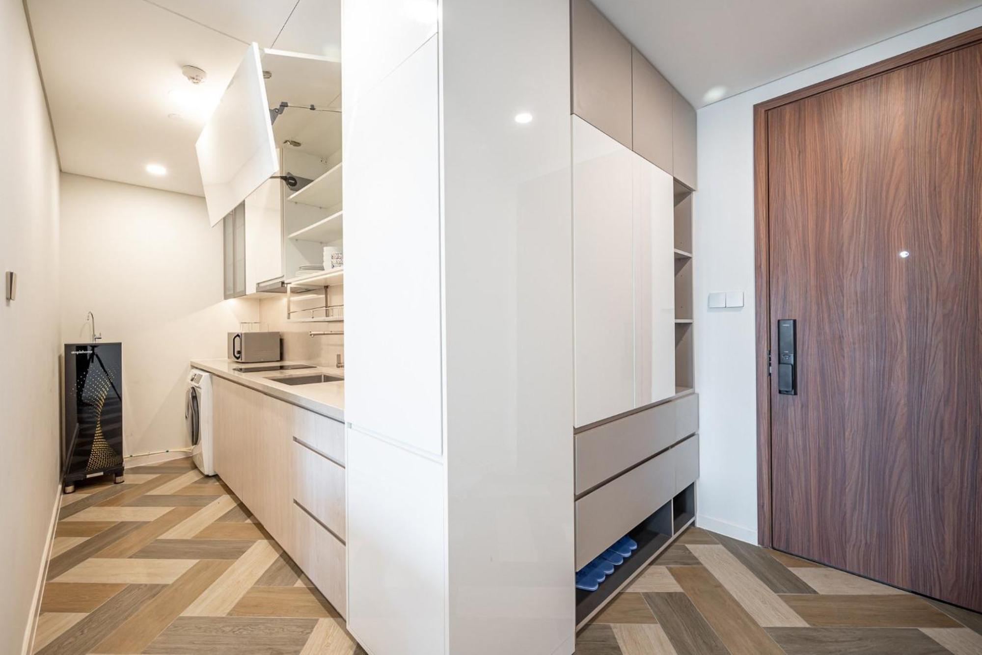 The Crest-central Saigon Riverside -free Pool-gym-sauna Room-yoga Apartment