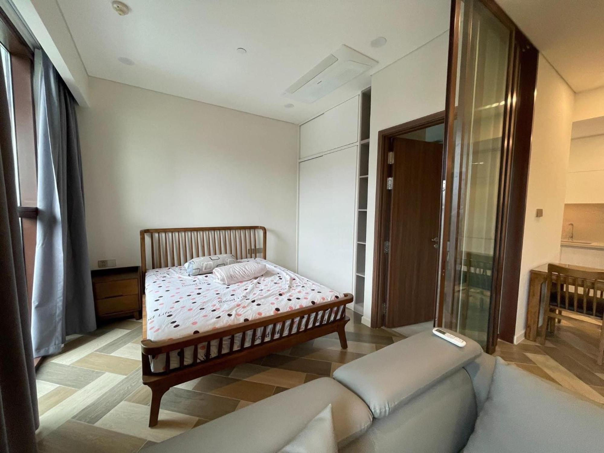 The Crest-central Saigon Riverside -free Pool-gym-sauna Room-yoga Apartment *