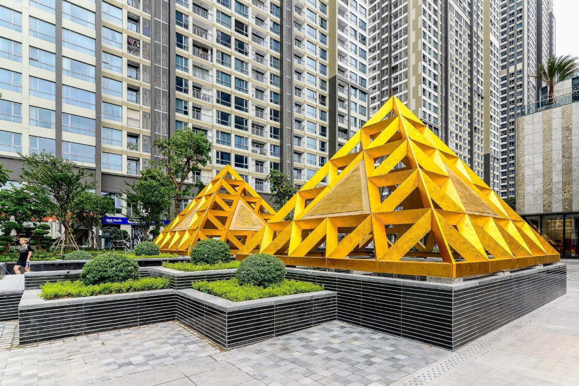 Landmark 81 And Vinhomes Riverside