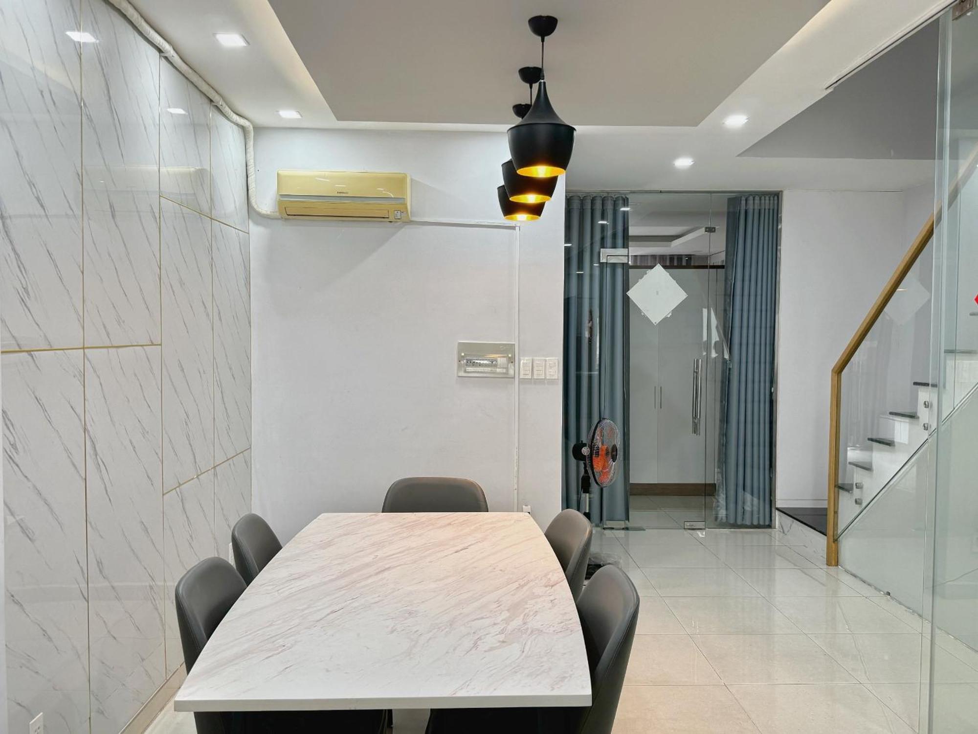 Tphomes Lakeview Apartment *