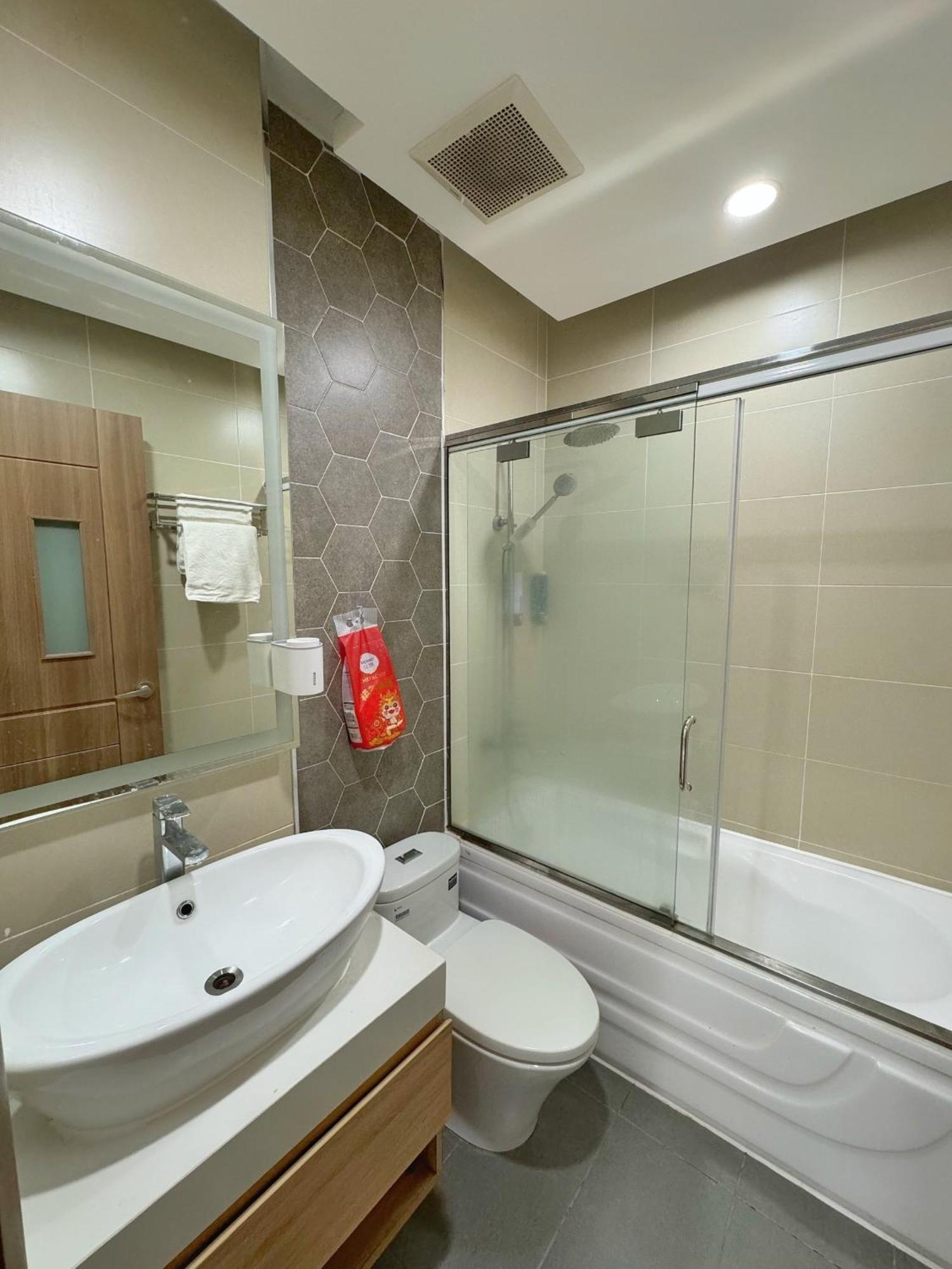 Tphomes Lakeview Apartment