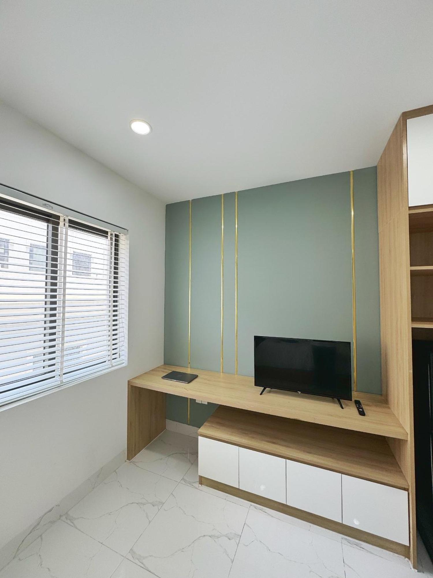 Tphomes Lakeview