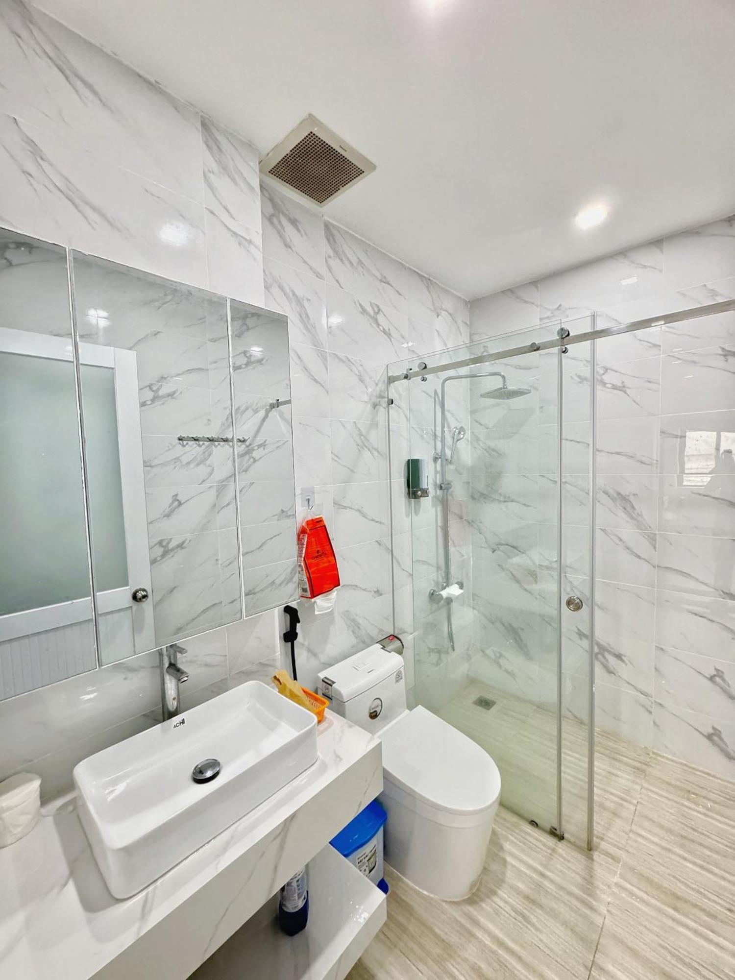 Tphomes Lakeview Apartment