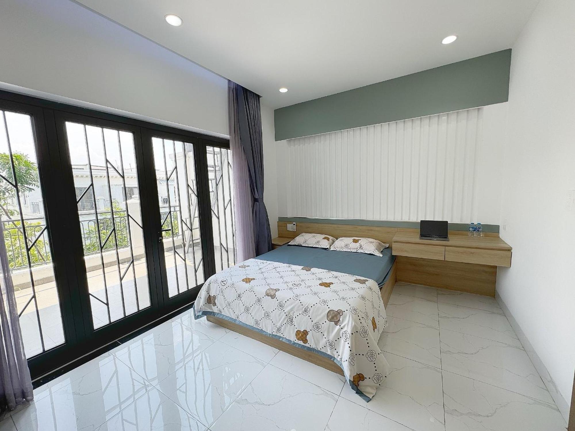Tphomes Lakeview *