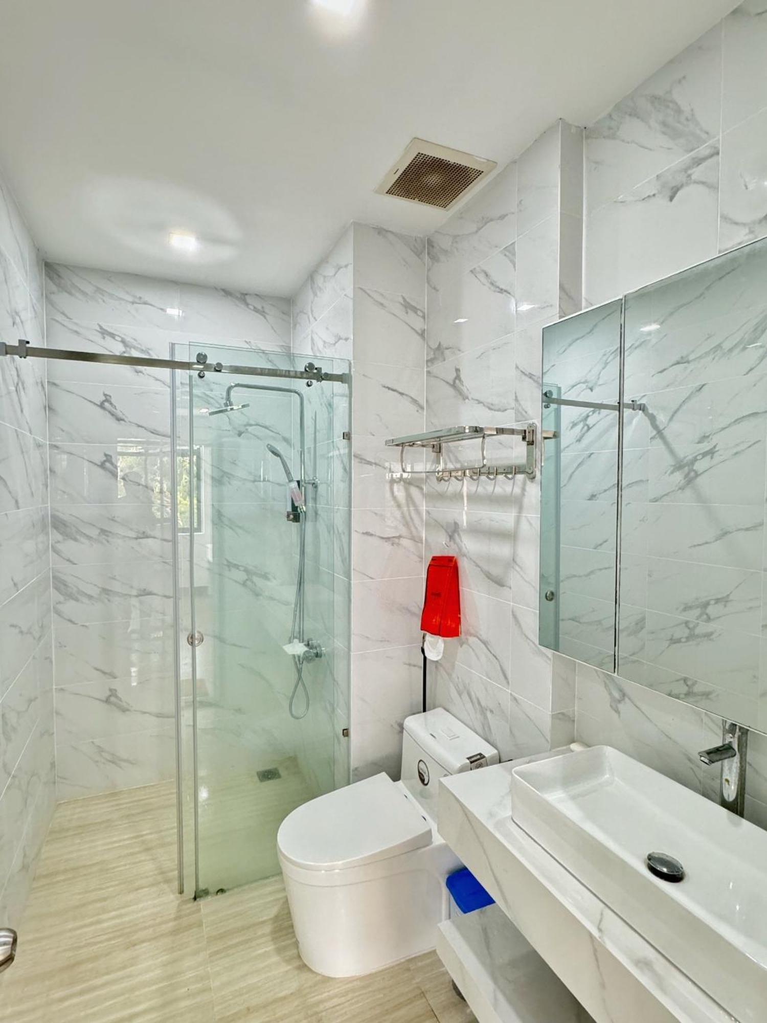 Tphomes Lakeview Apartment