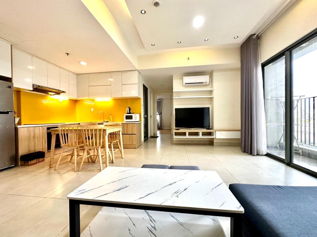 Amazing View And Large Balcony - Masteri Td Bandar Ho Chi Minh