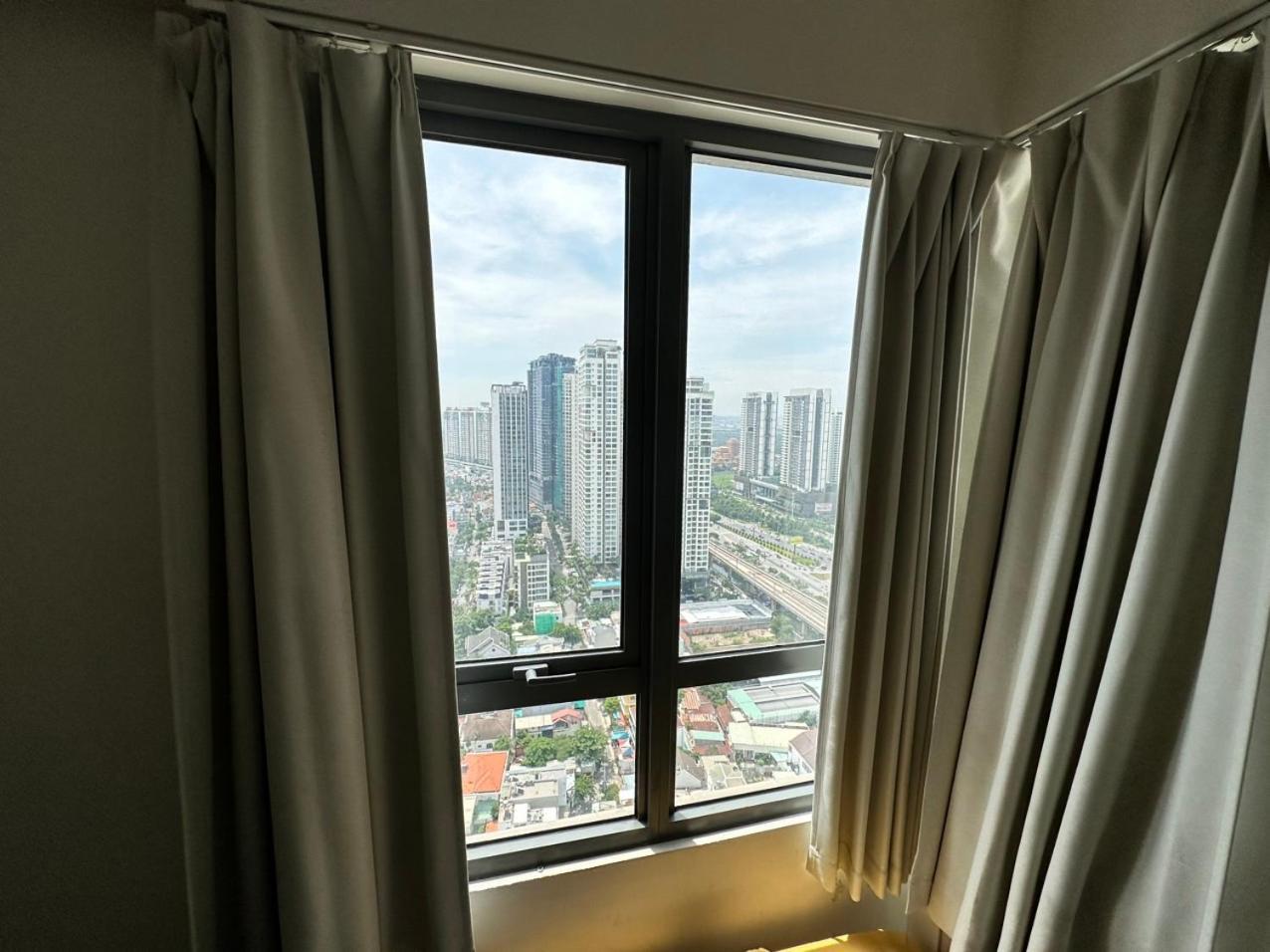 Amazing View And Large Balcony - Masteri Td Bandar Ho Chi Minh