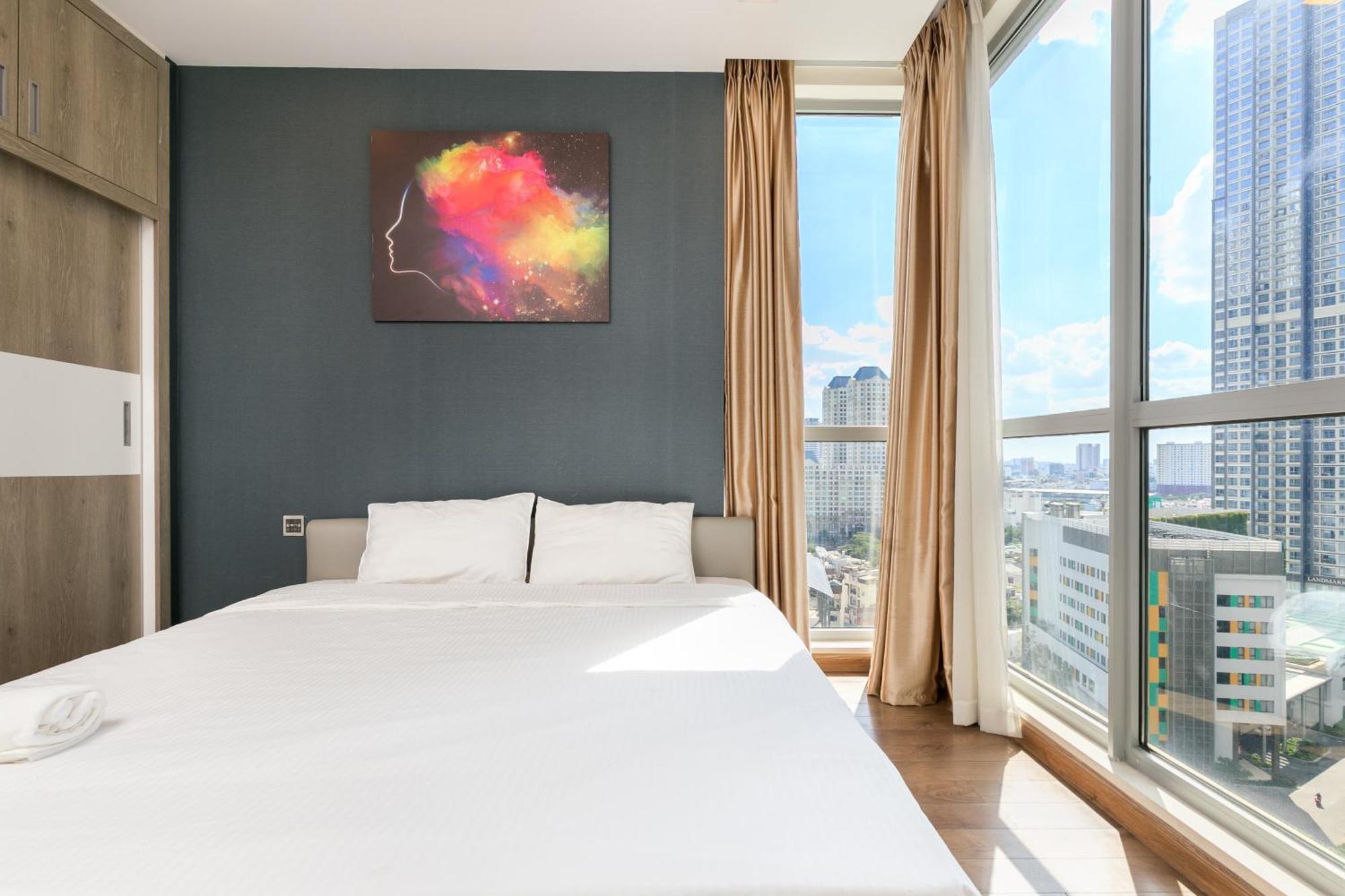 Vinhomes Saigon Premium Apartment *
