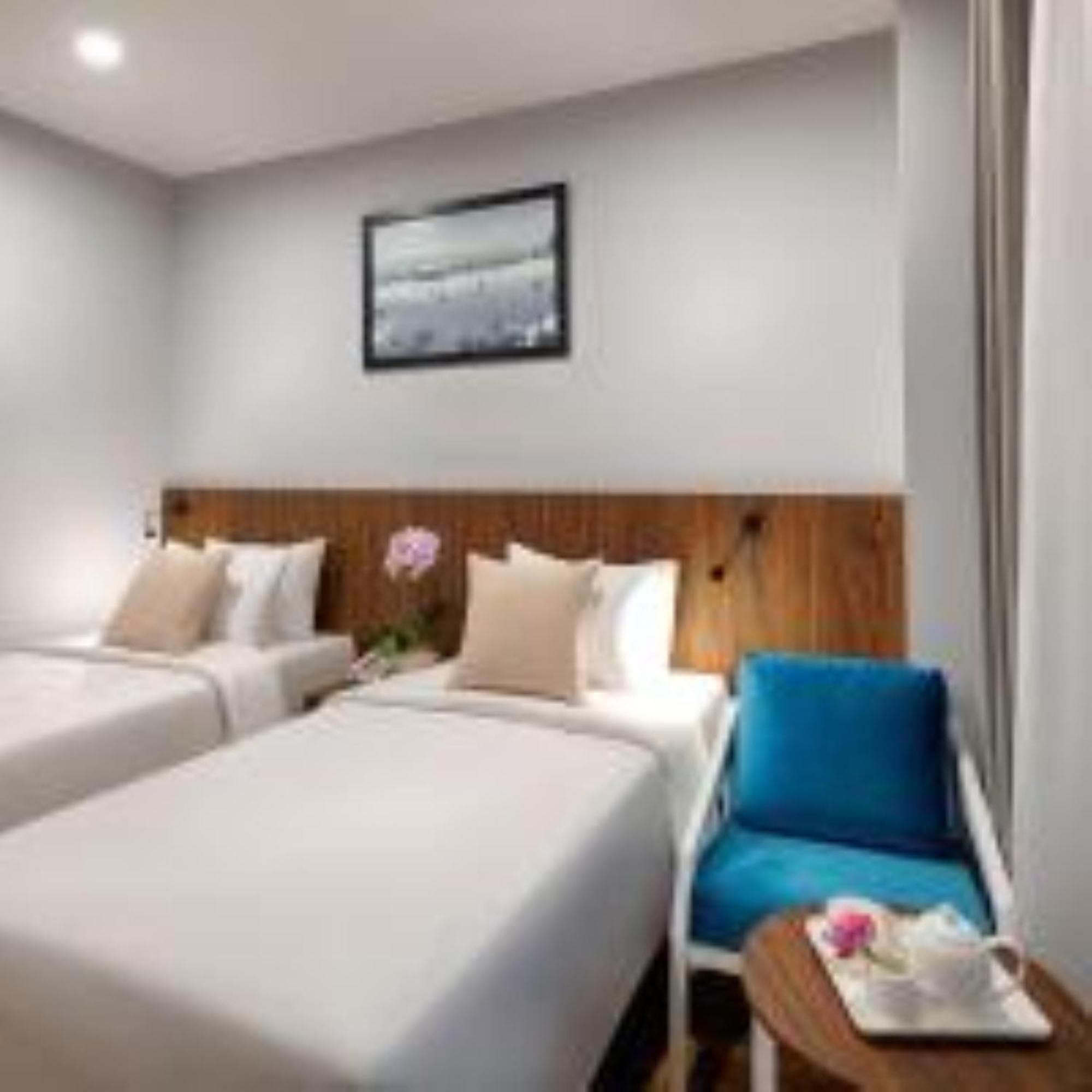 Happy Life Grand & Rooftop Skybar 4*