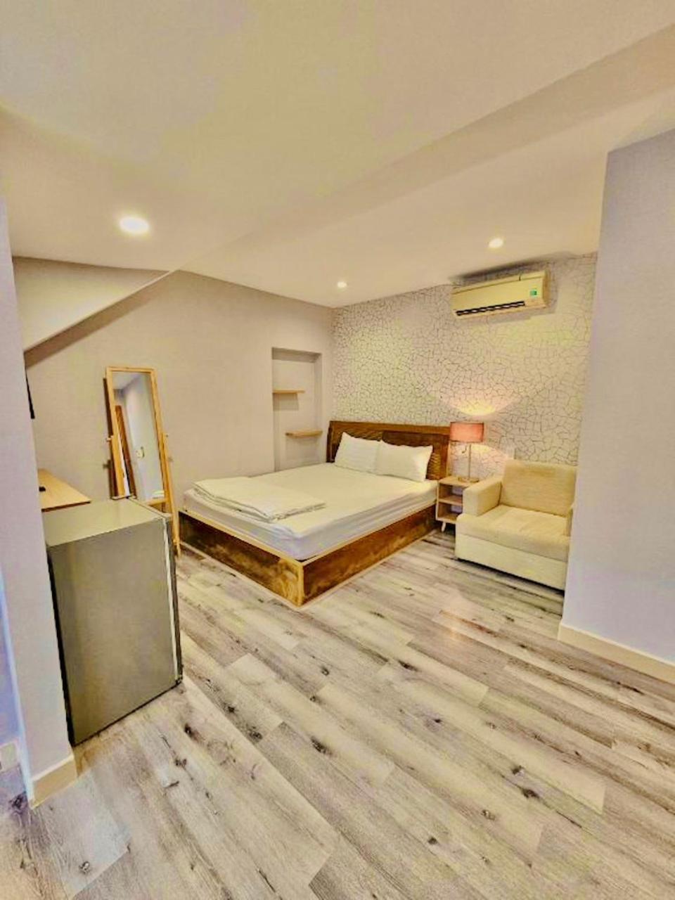 Hotel Simmi 5 & Ho Chi Minh City