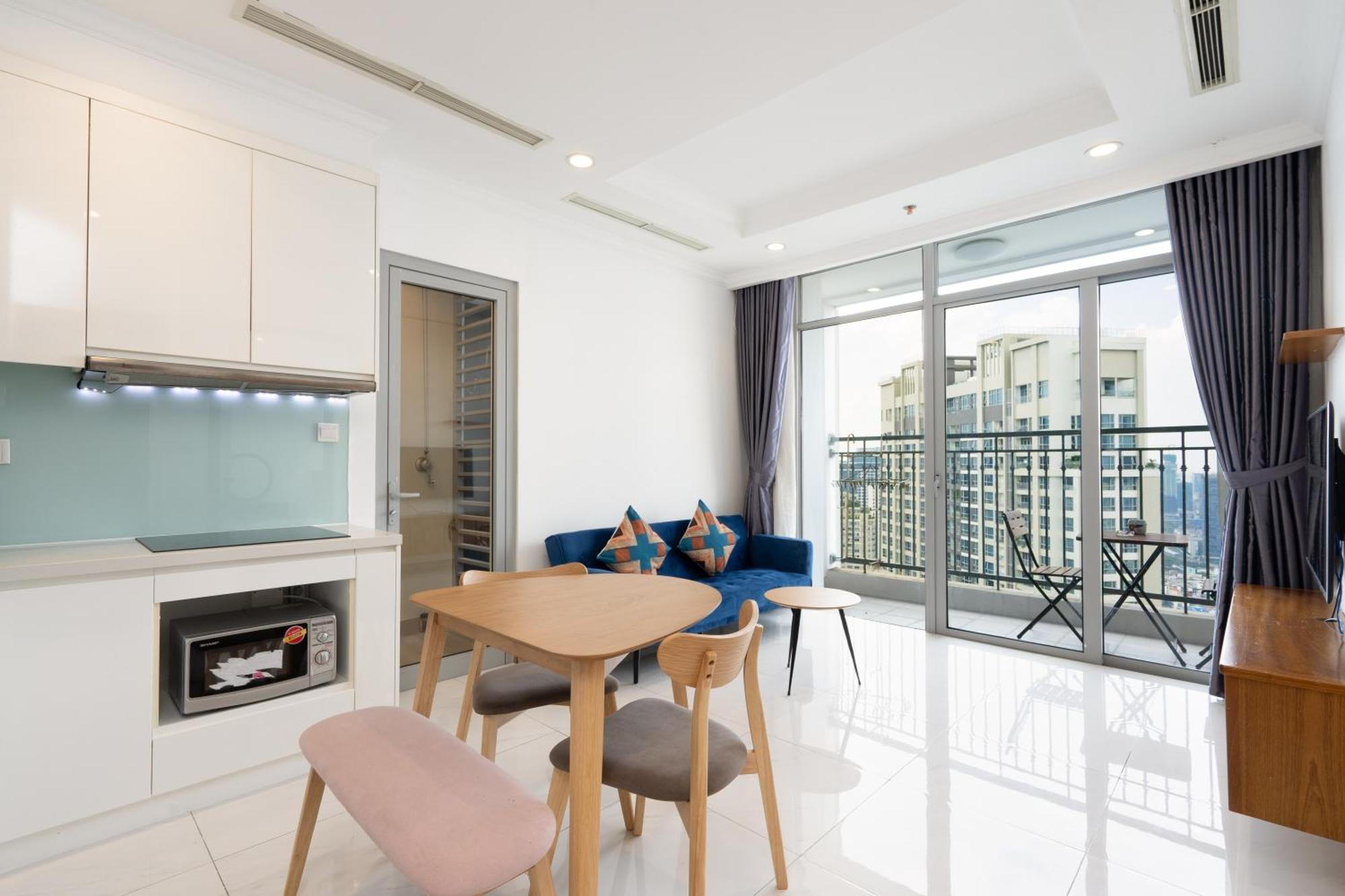 Vinhomes Saigon Premium Apartment *