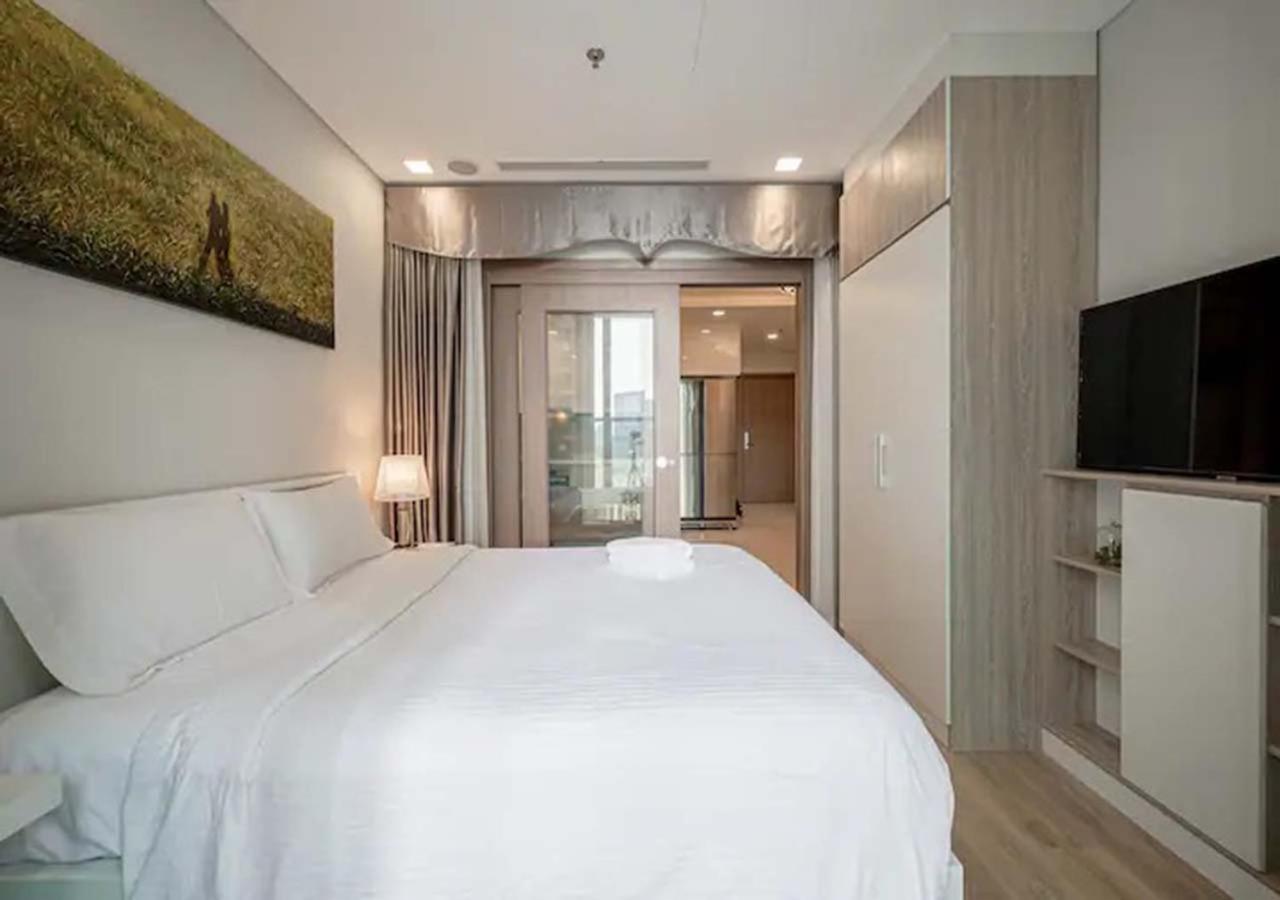 Landmark 81 And Vinhomes Riverside Apartment