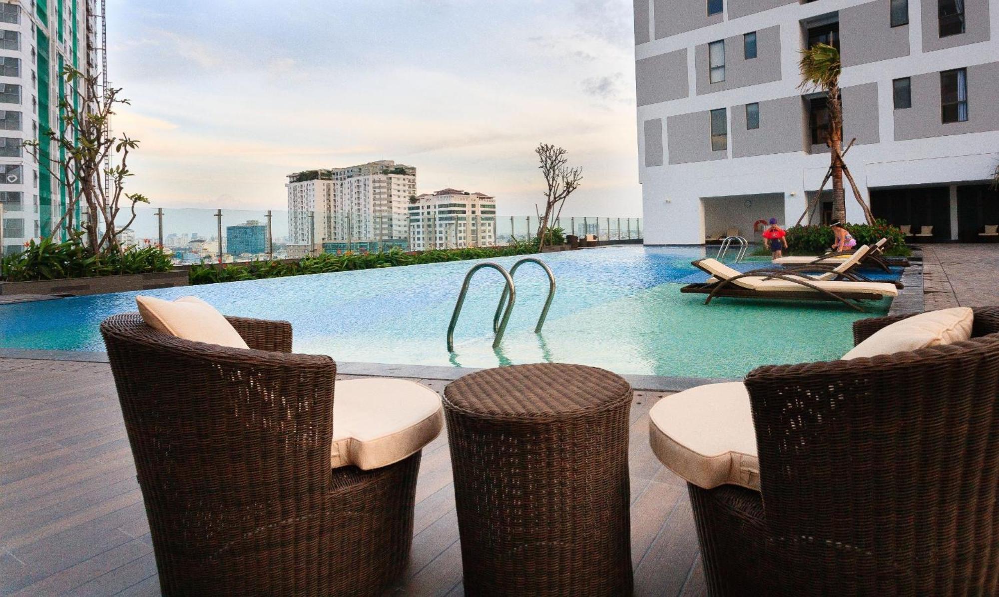 Henry - Rivergate Aparthotel