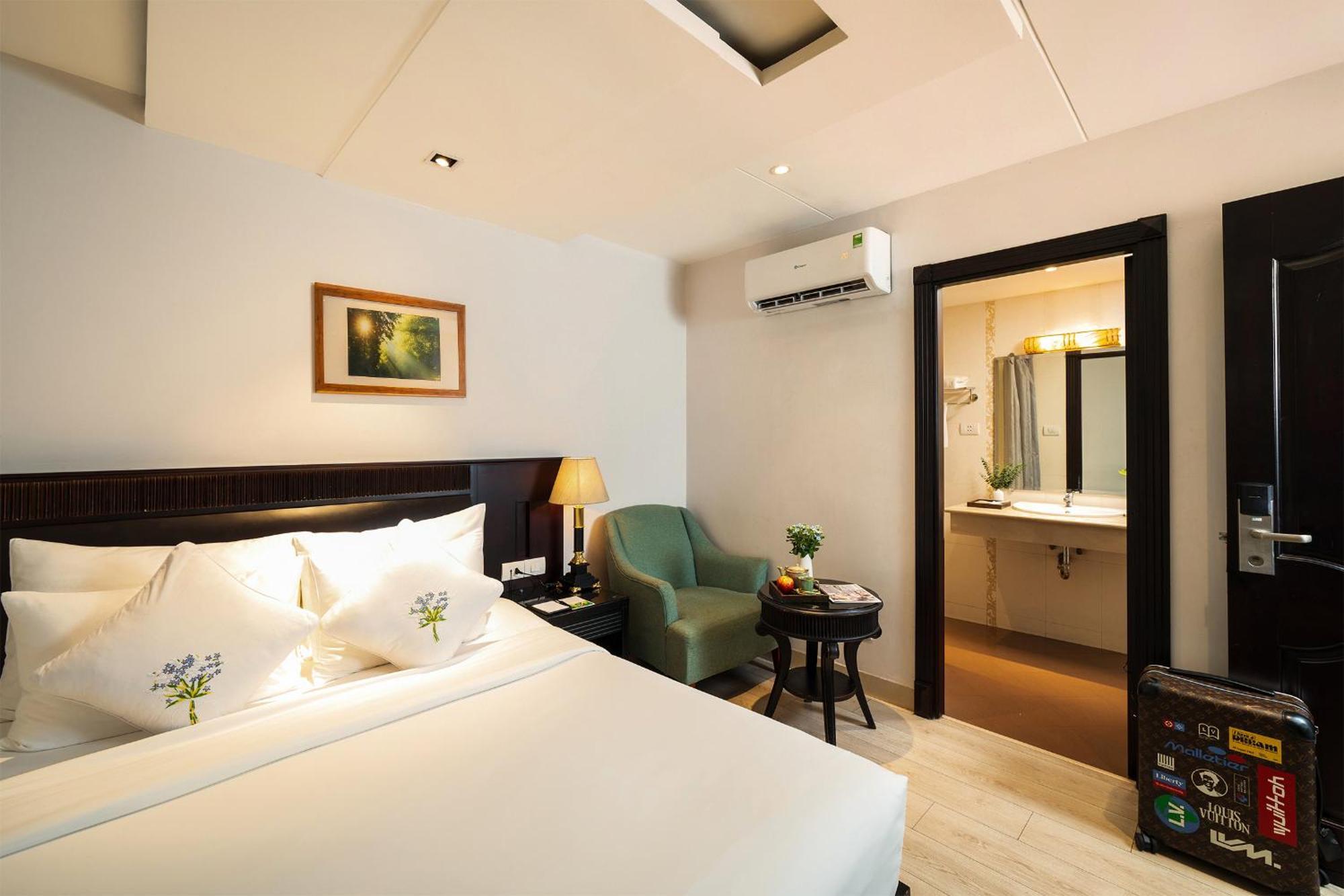 Alagon Saigon & 4*