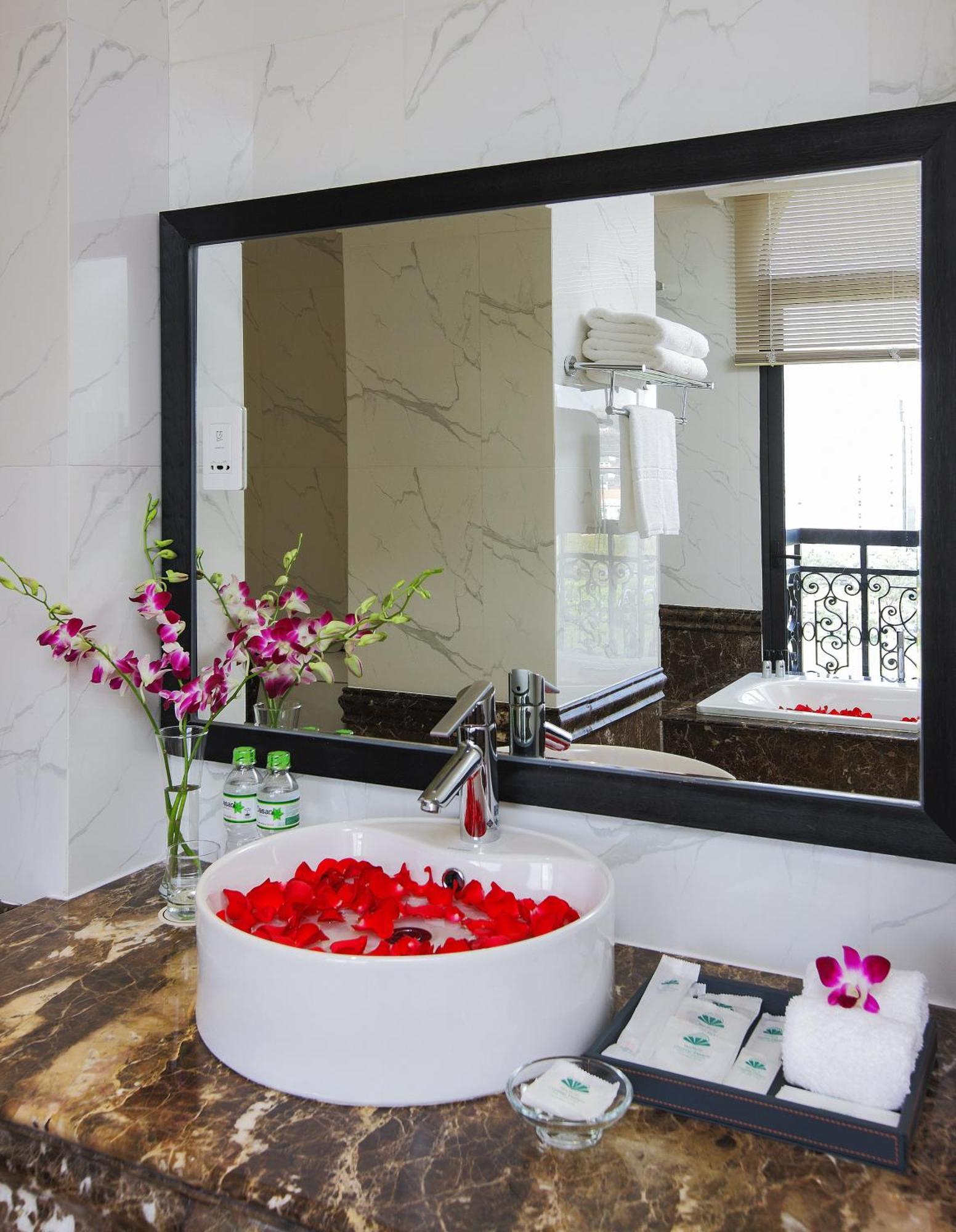 Merperle Crystal Palace Hotel