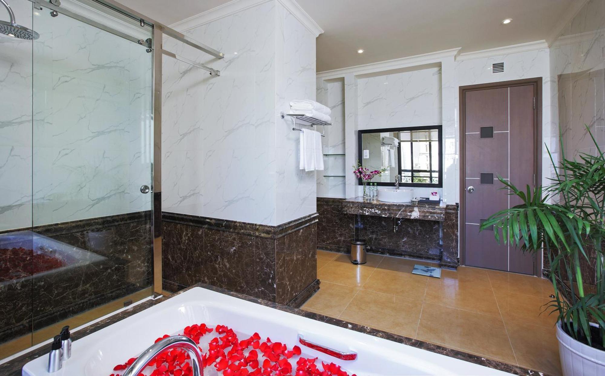 Merperle Crystal Palace Hotel 4*