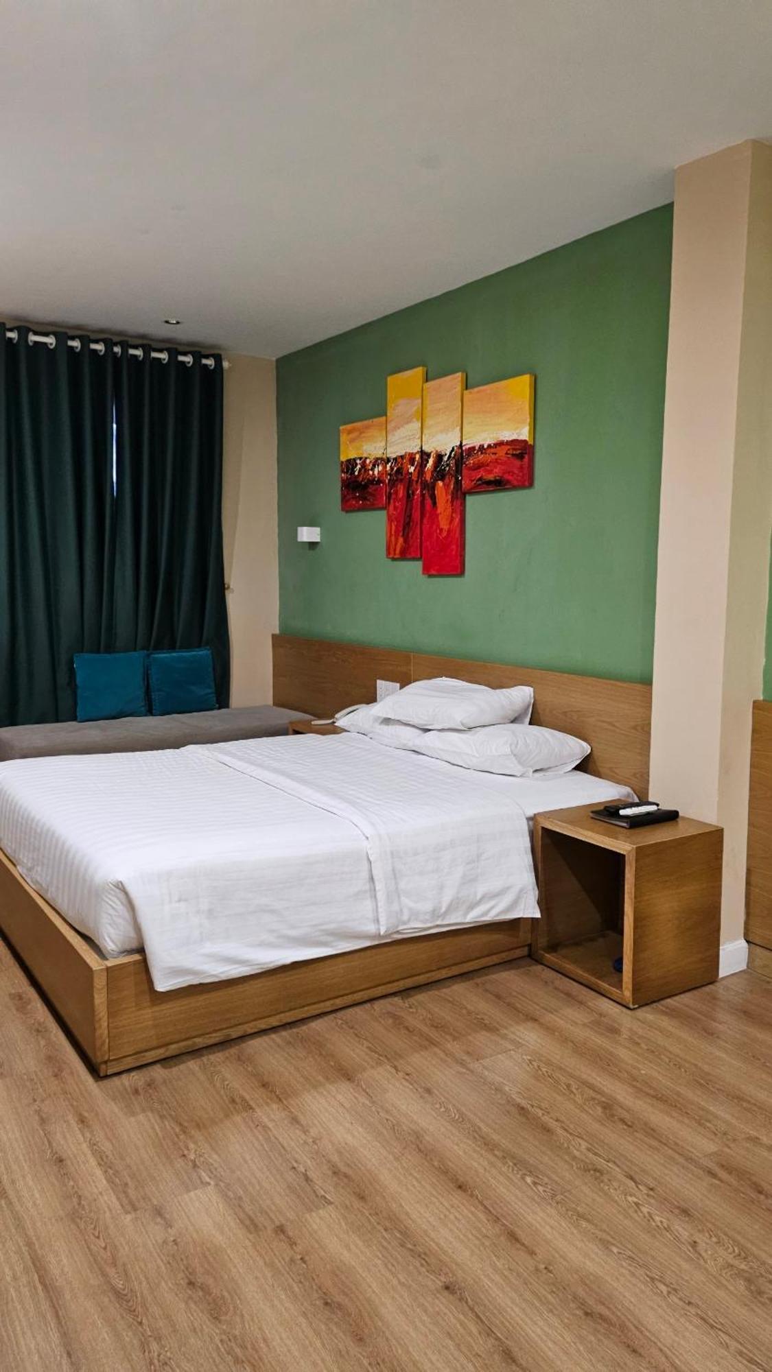 Khách sạn A25 - 142 Bui Thi Xuan 2*