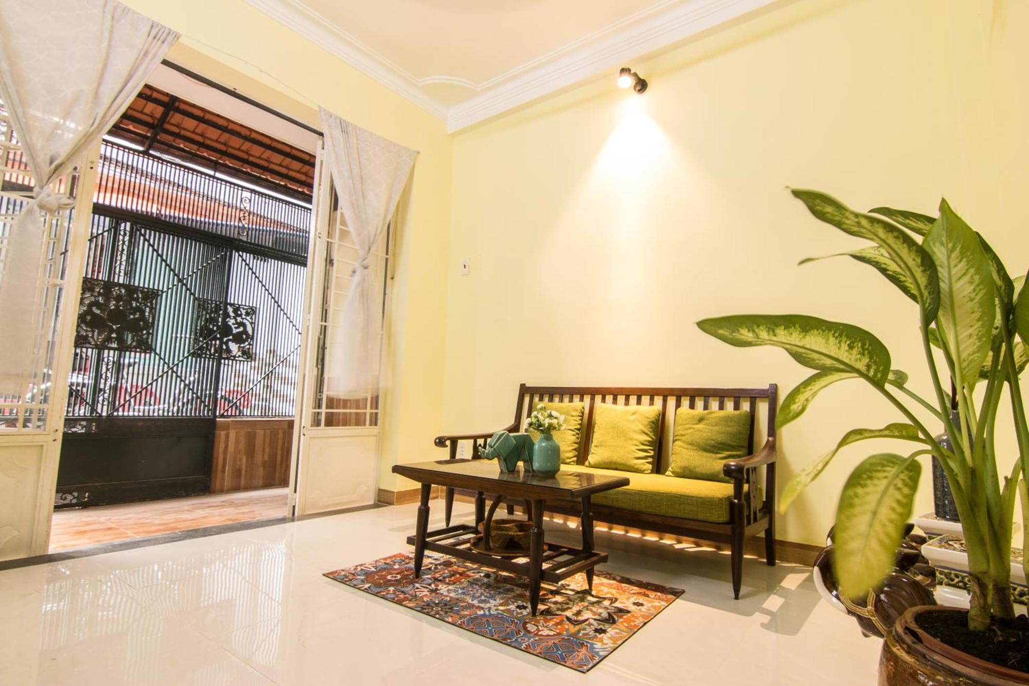 Moonie House Saigon - In Cbd, Cool Ac, Free Laundry, Free Drinking Water Homestay *