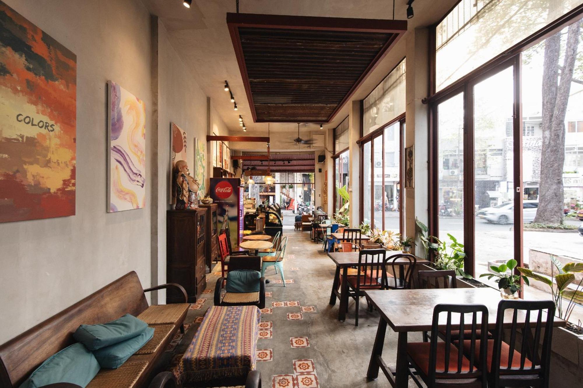 Hostel 9 And Bar *