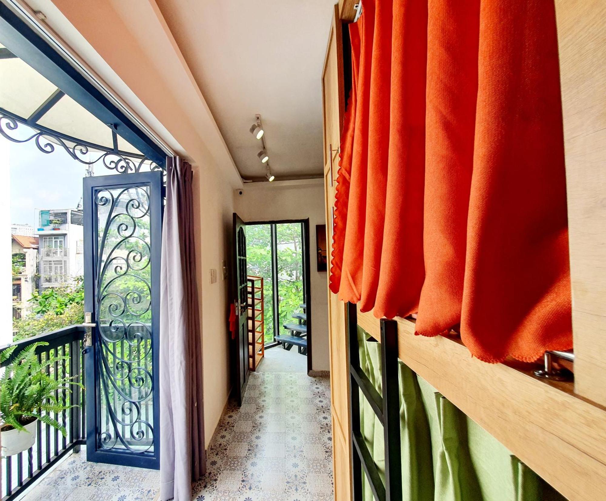 The Lovenote Capsule hotel *