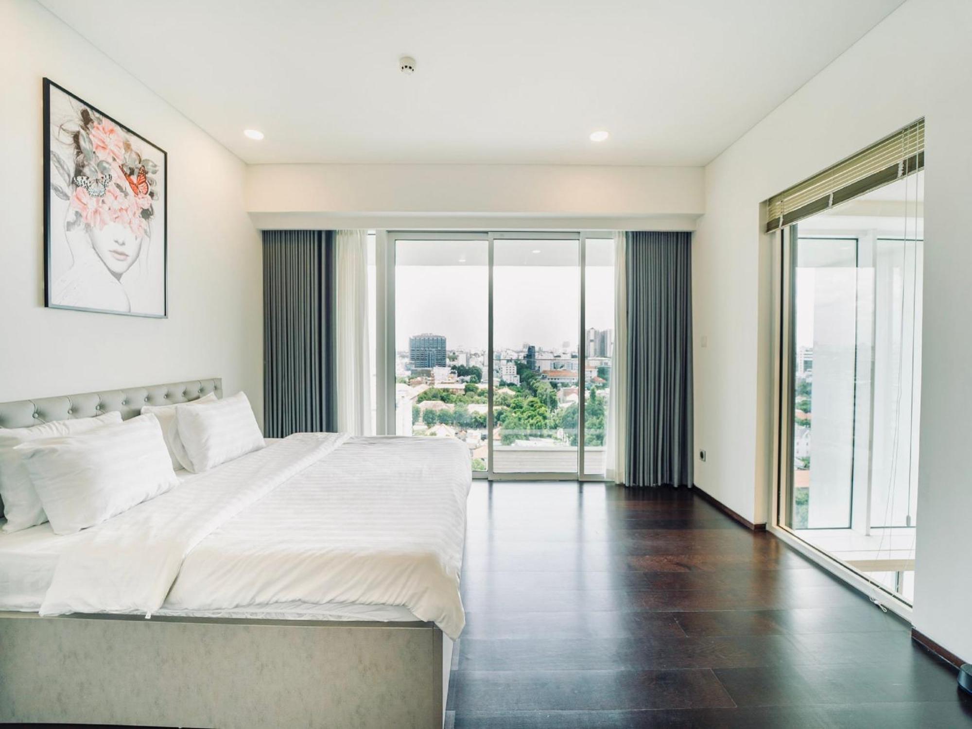 Serenity Saigon Sky - Free One Way Airport Shuttle Biệt thự