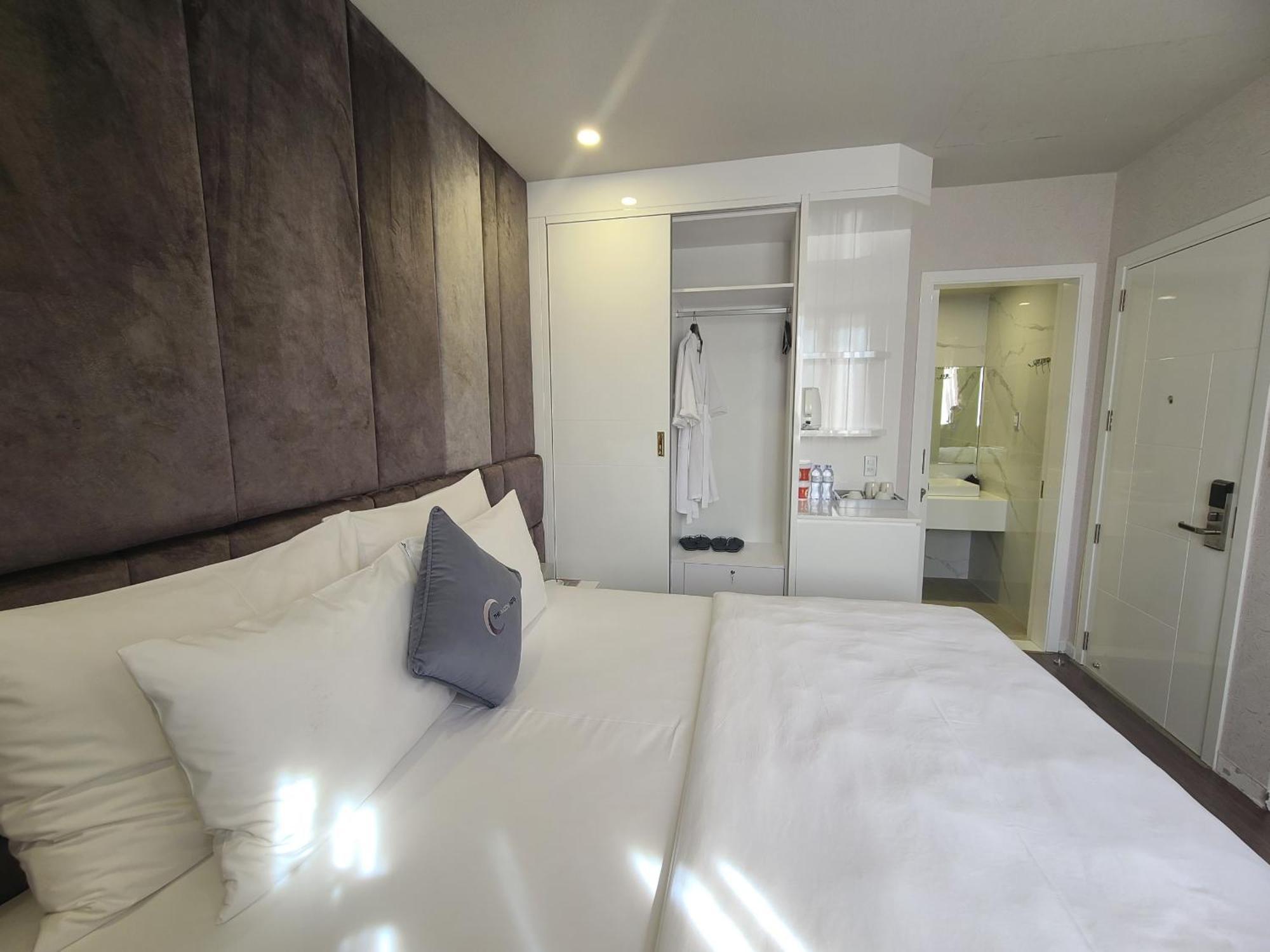 The Moon 3 Hotel 2*