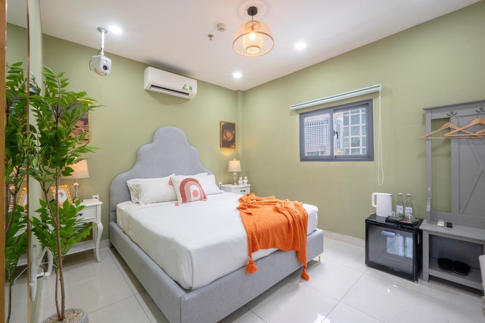 Amila Nguyen Hue By Sazi