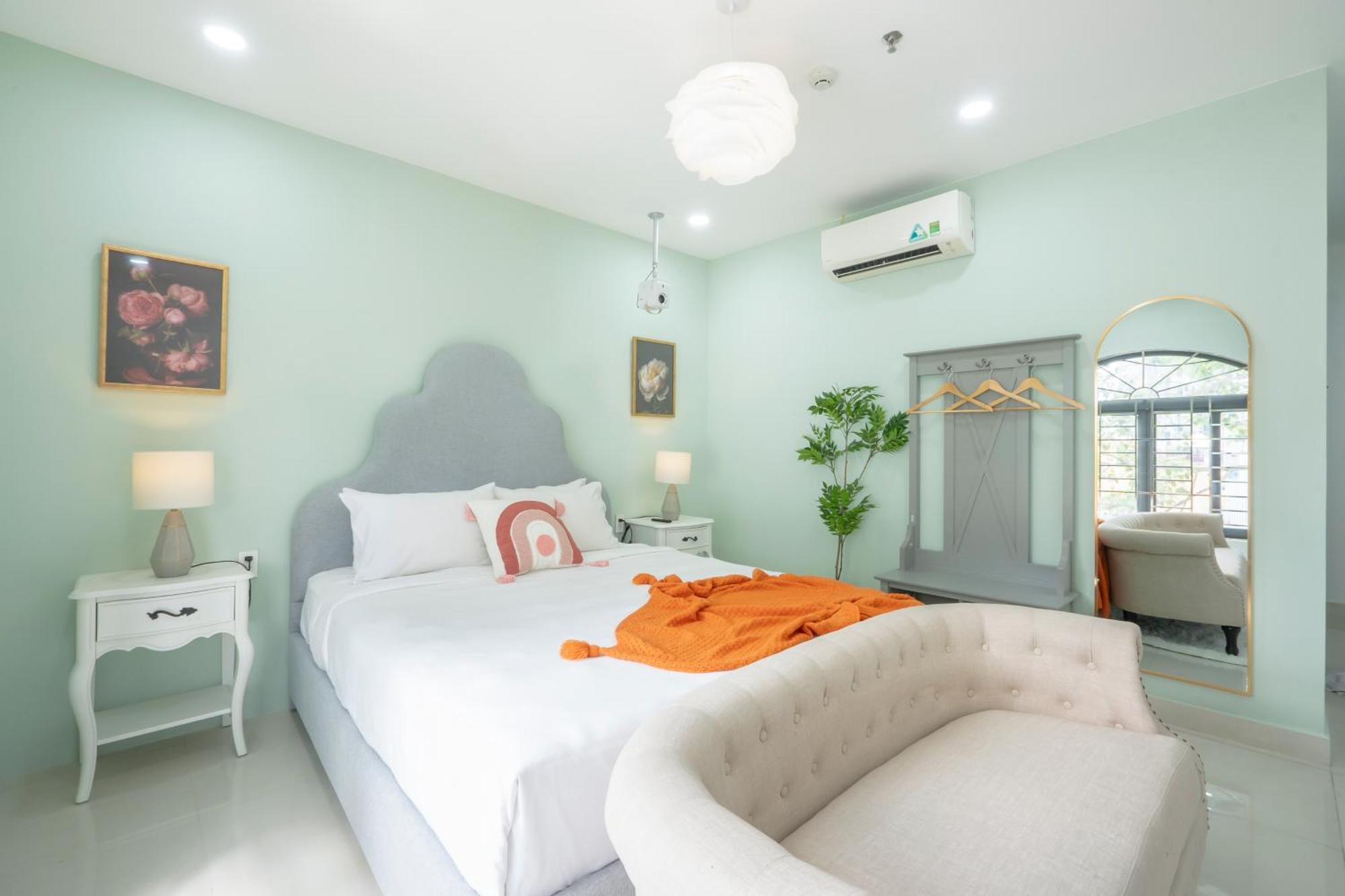 Amila Nguyen Hue By Sazi