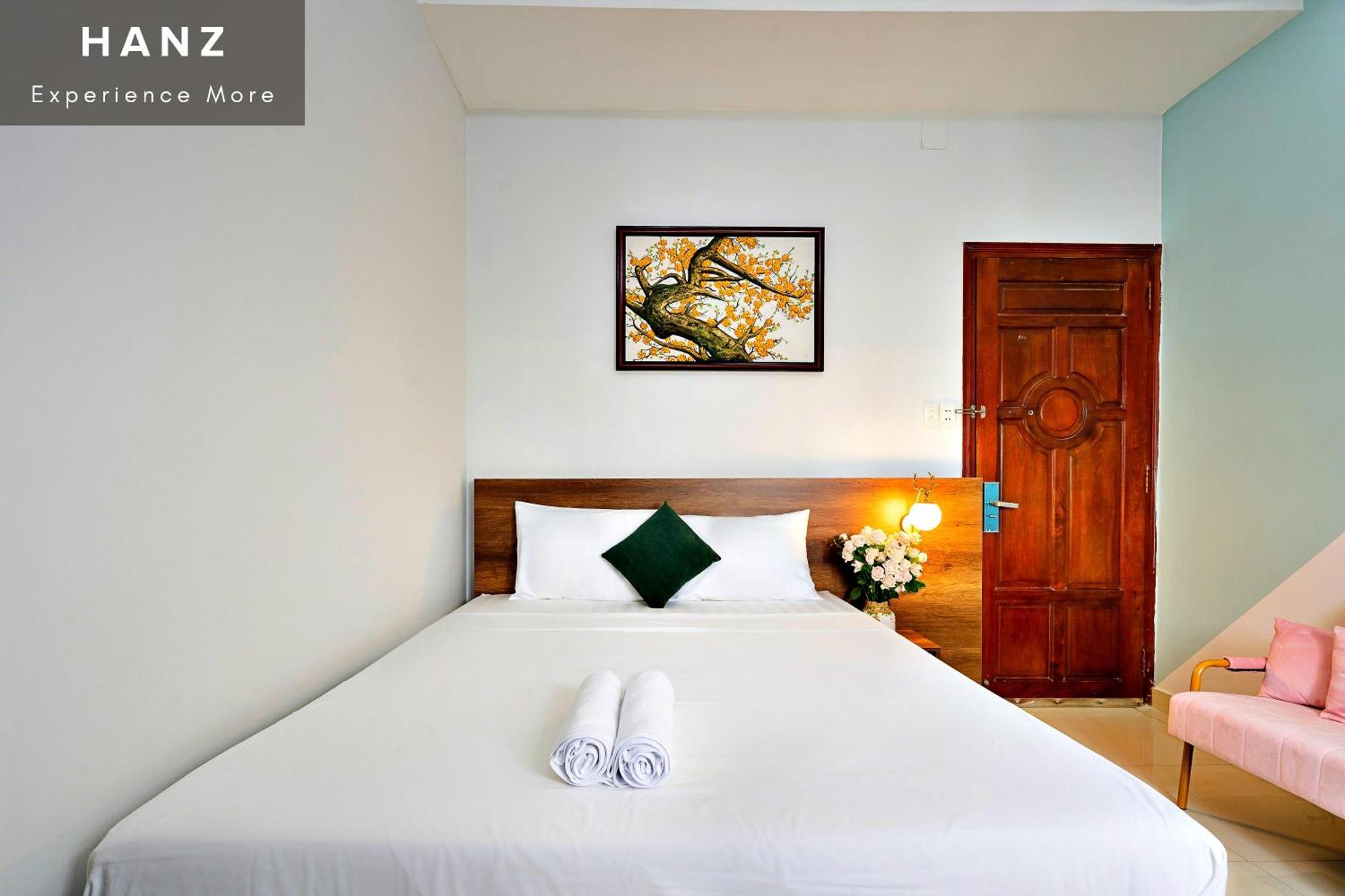 Hanz 137 Vivianne De Tham Hotel