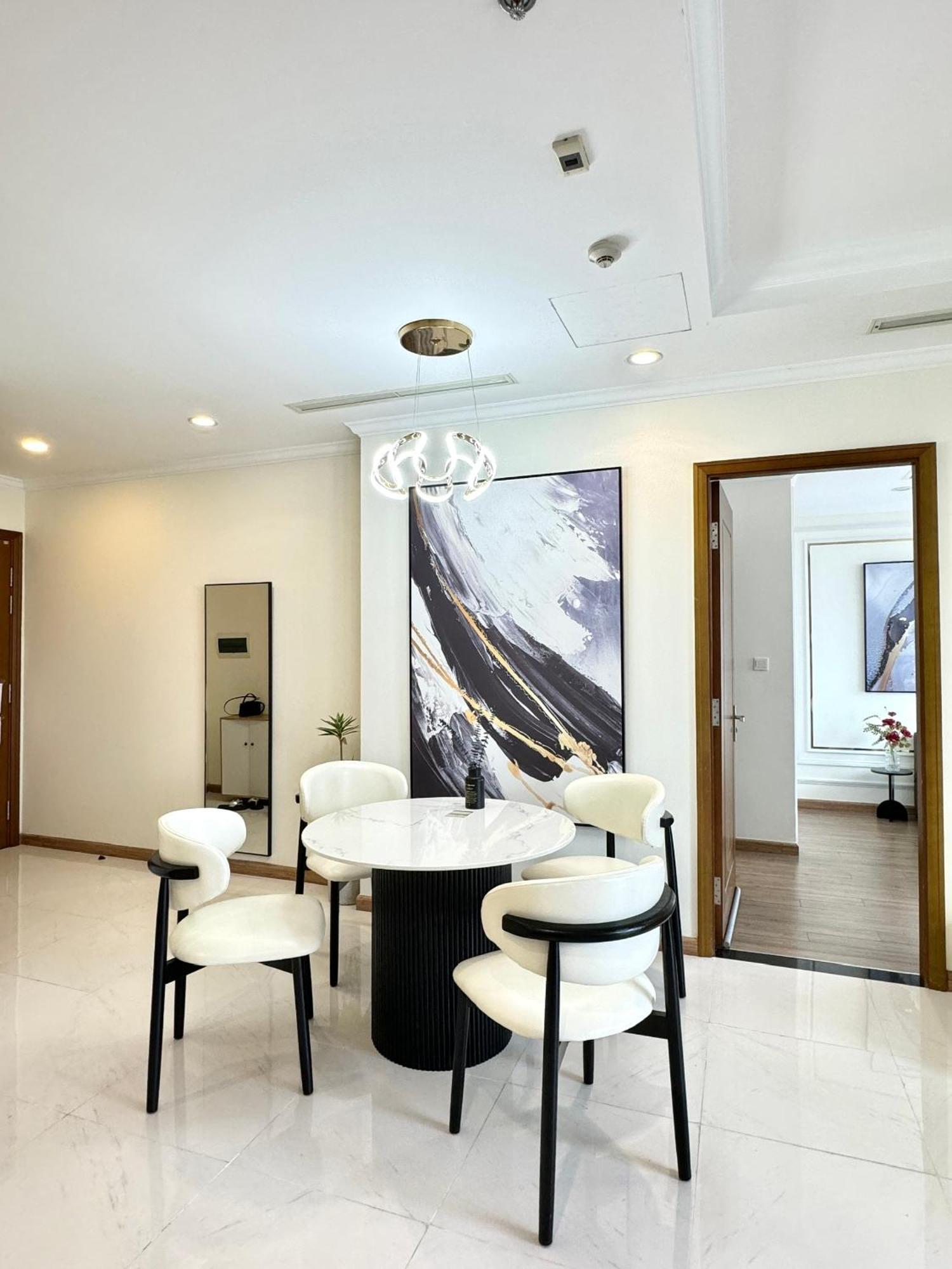 Landmark Luxury - Luna *
