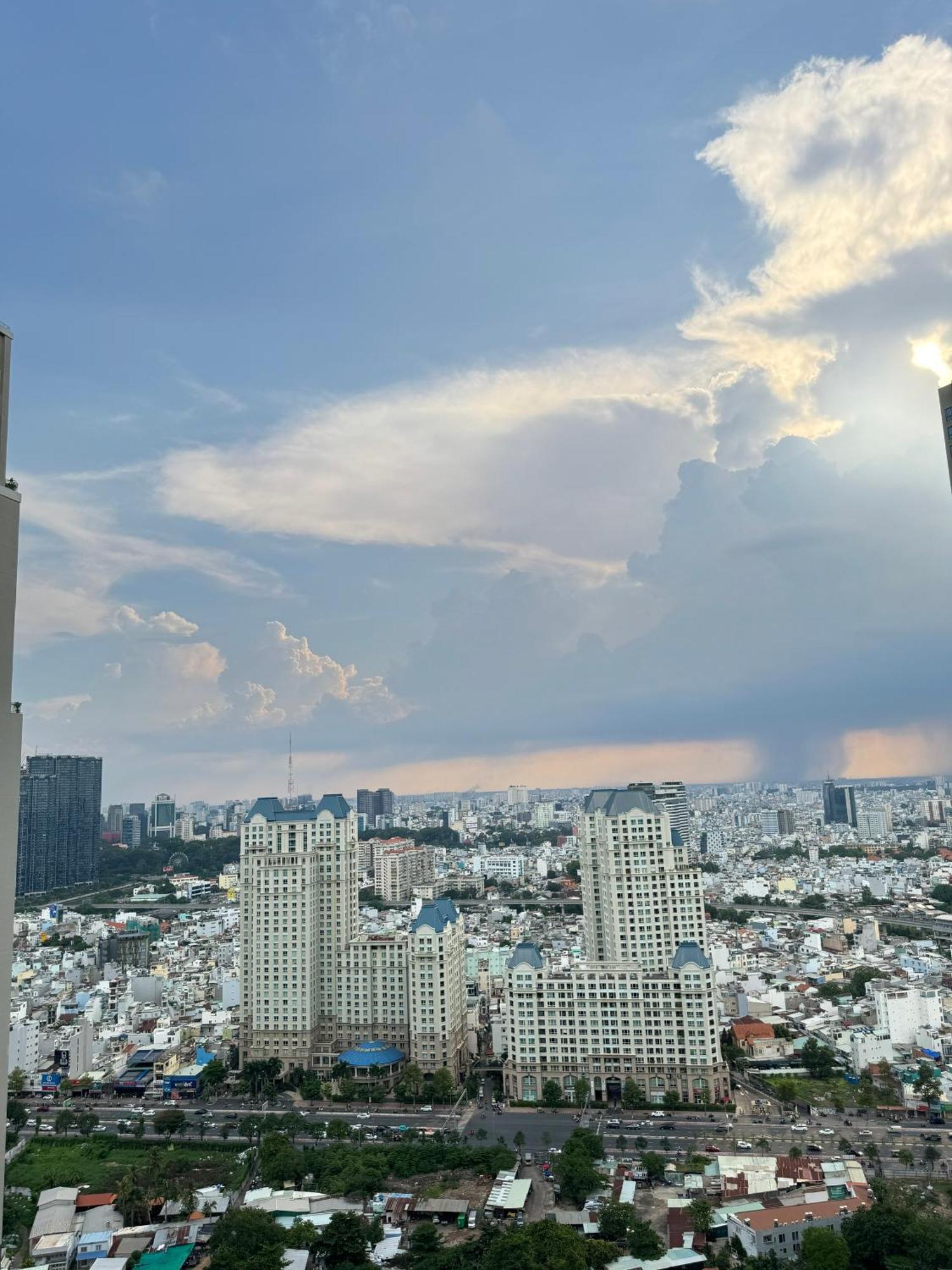 Apartment Landmark Luxury - Luna Ho Chi Minh City