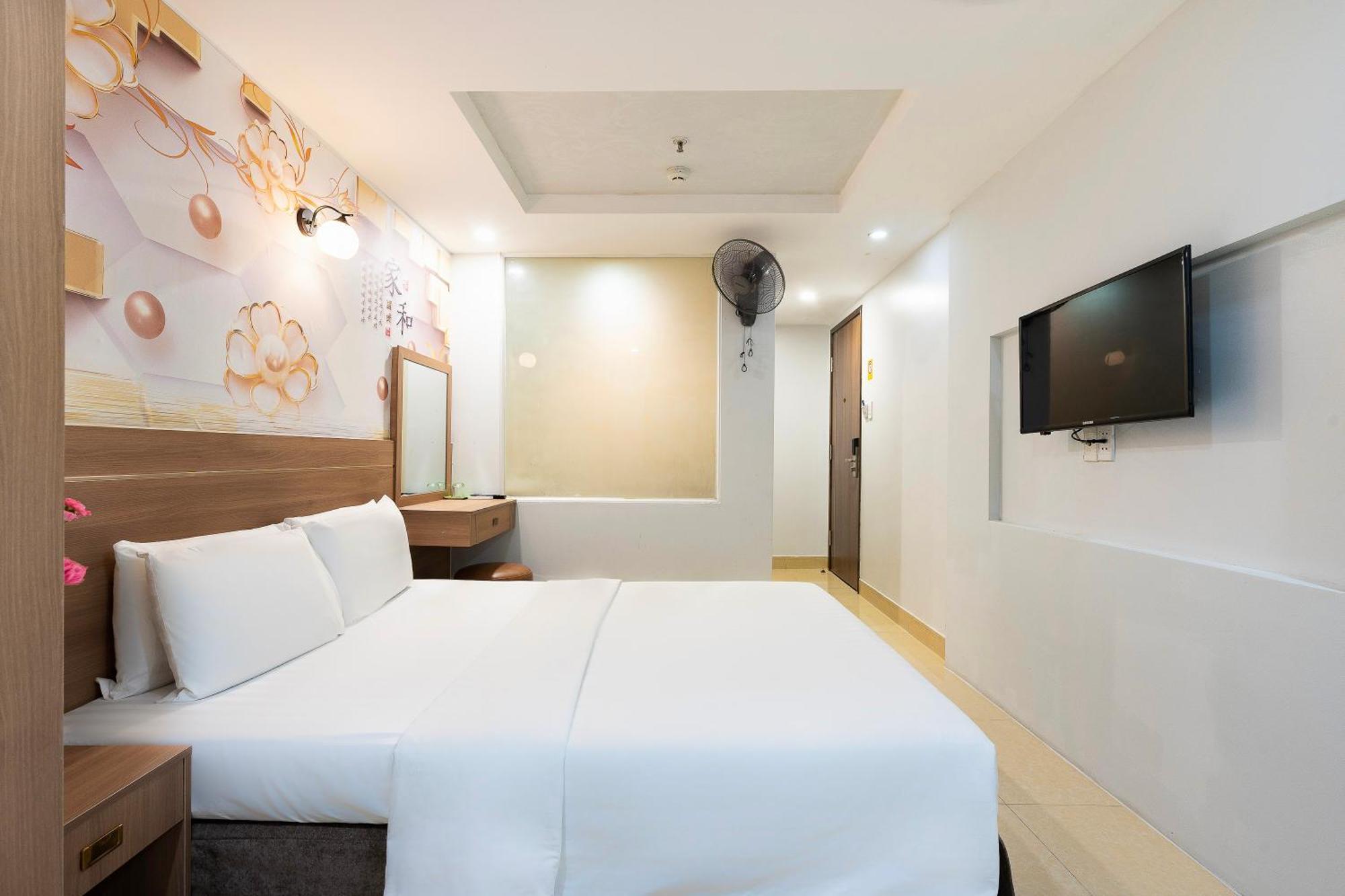 Lucky Star Nguyen Trai Q5 Hotel 3*