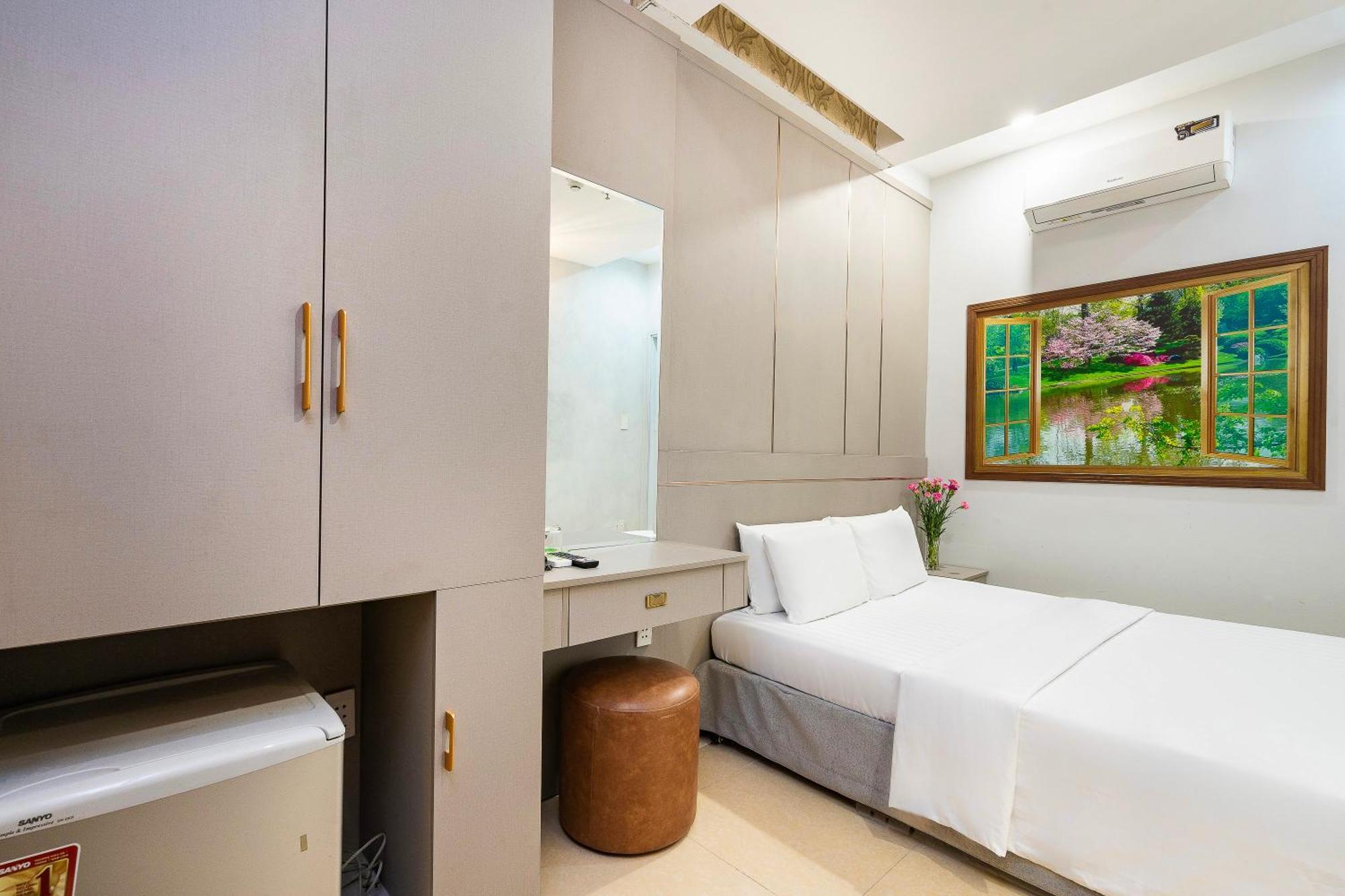 Lucky Star Nguyen Trai Q5 Hotel