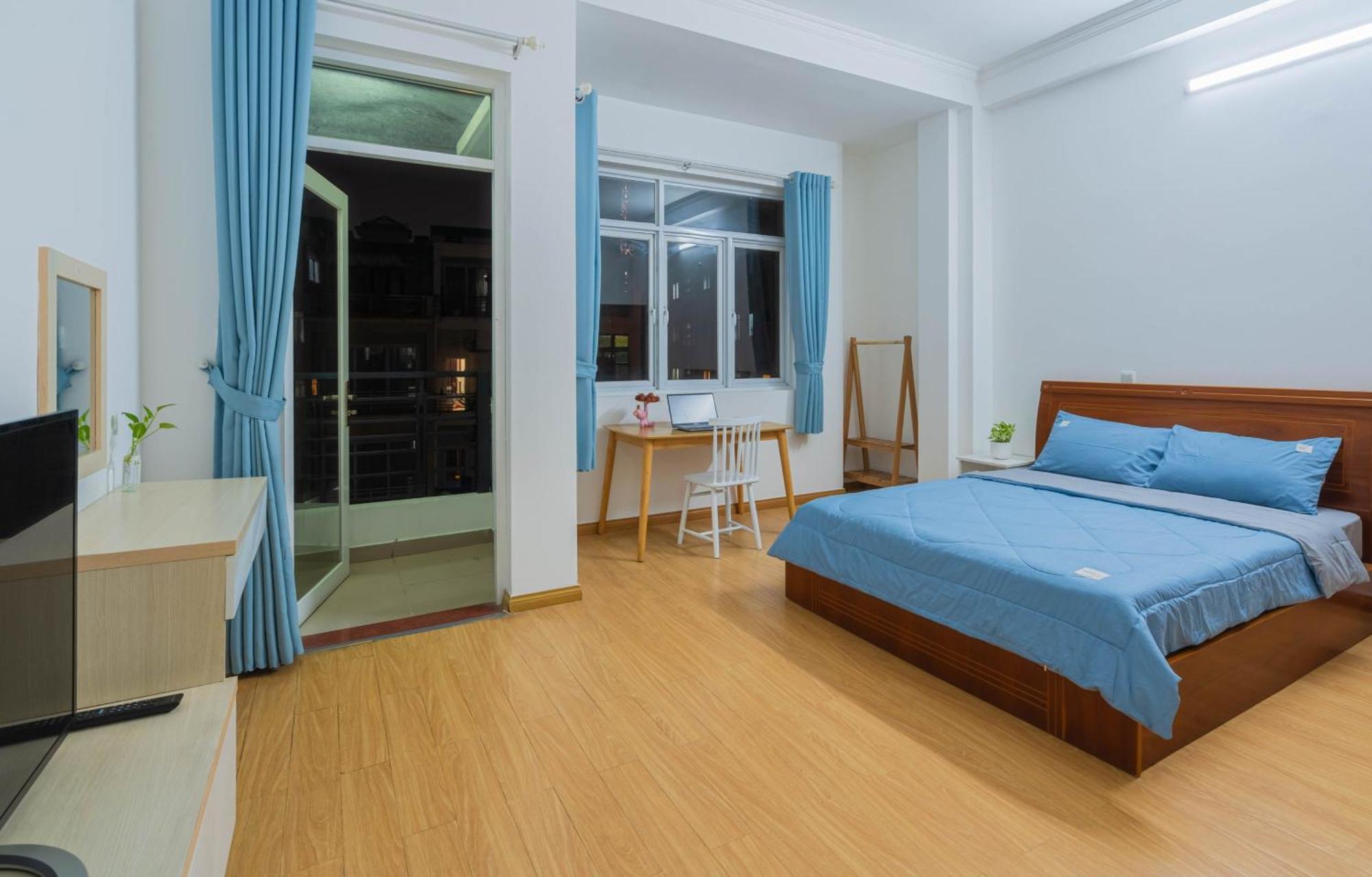 Lalahouse Riverside Khách sạn 3*