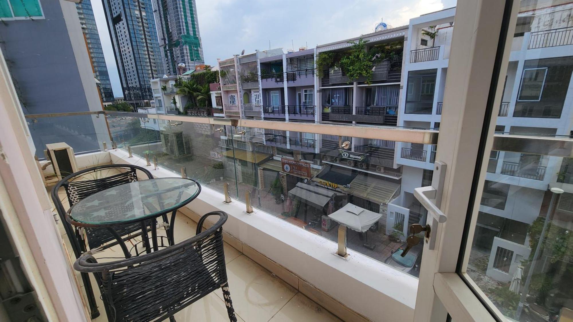 Khách sạn Lalahouse Riverside