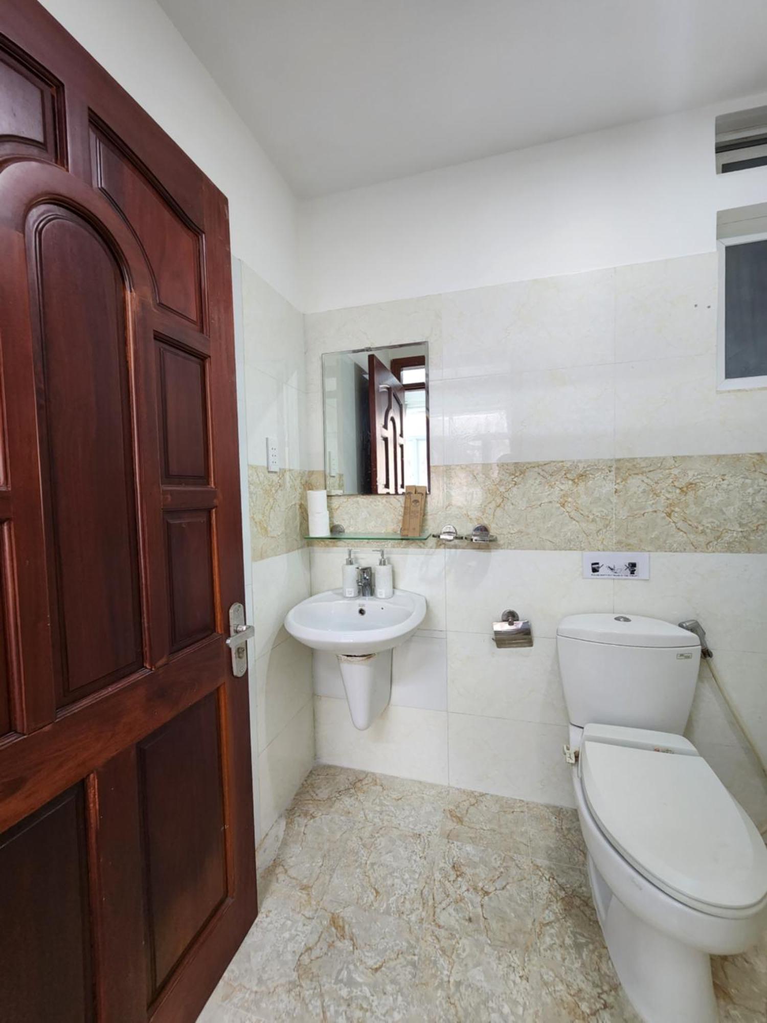 Khách sạn Lalahouse Riverside 3*