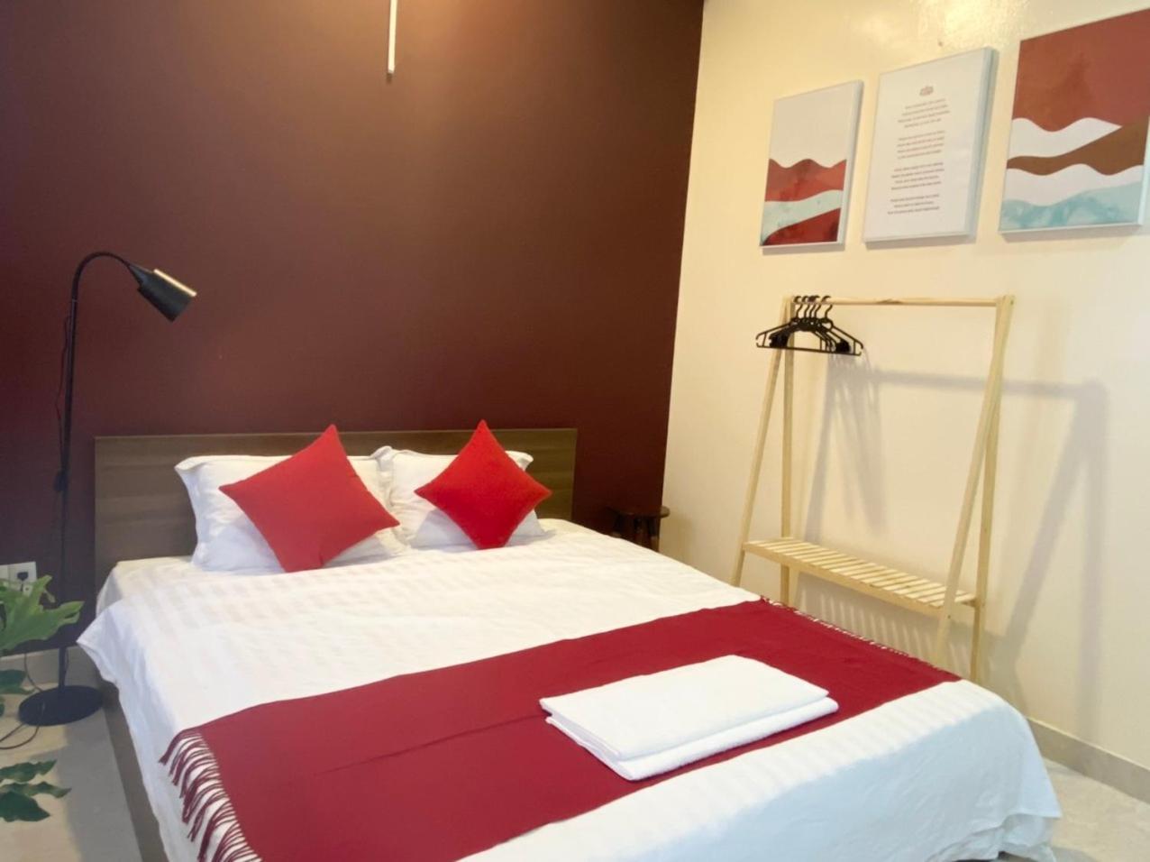 Acorn Hotel Hotel 2*