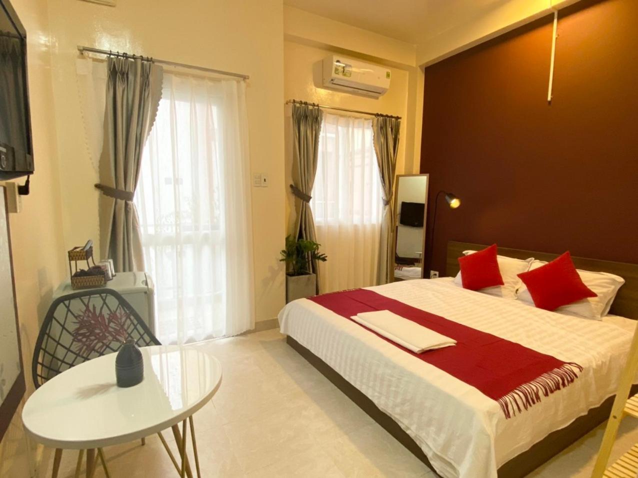 Acorn Hotel