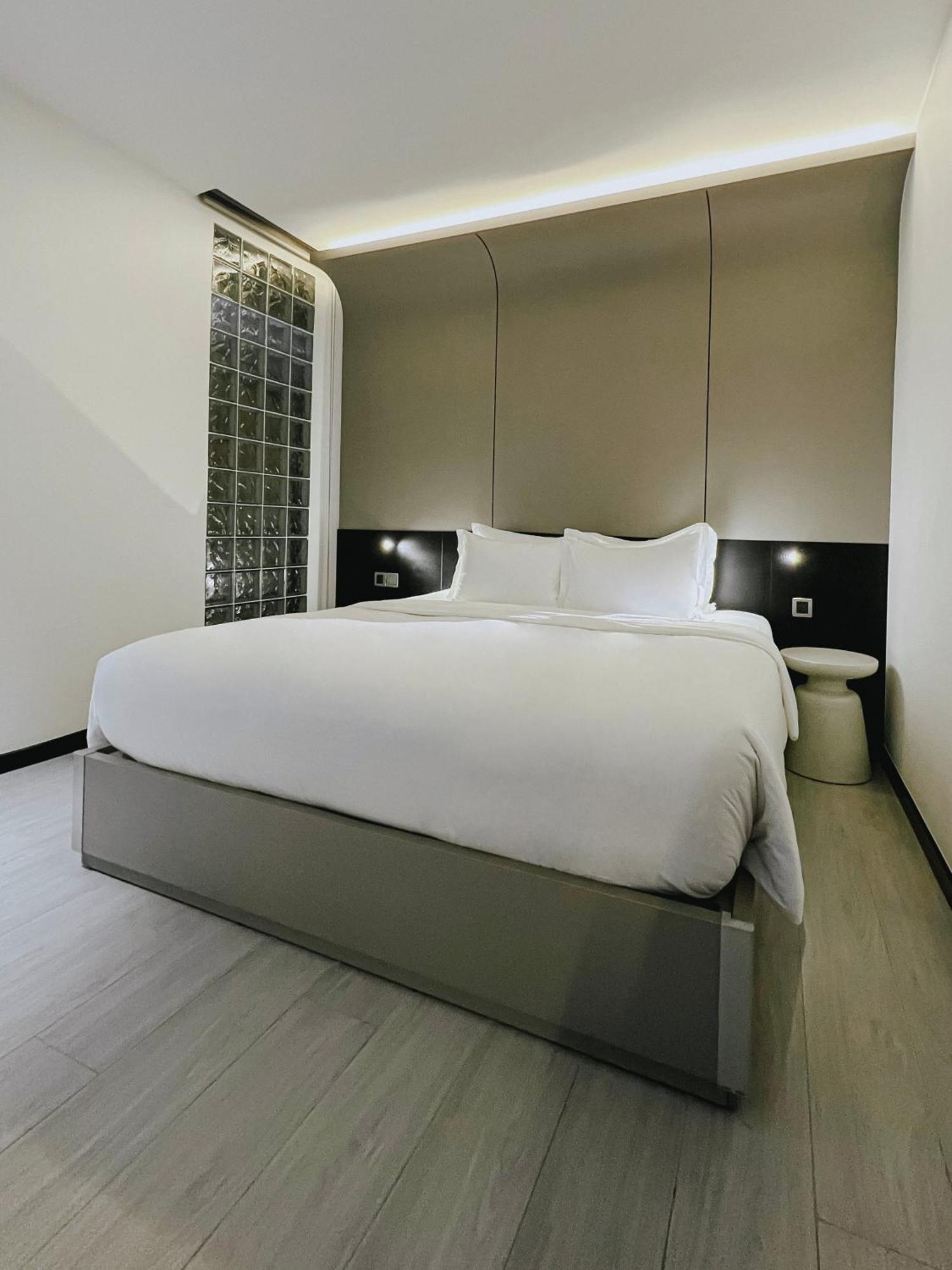 Hotel The Concept Hcmc- District 1