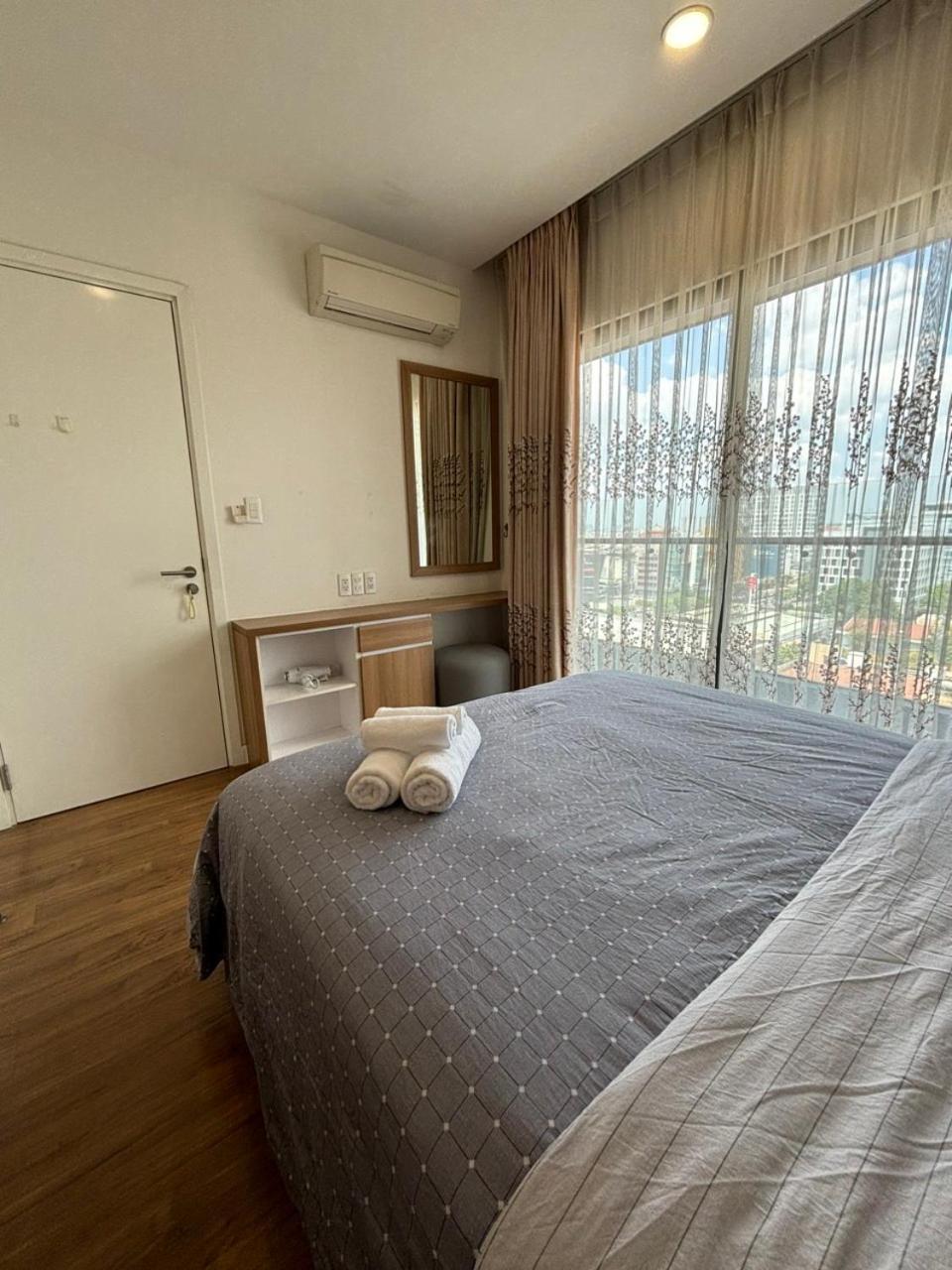 Apartment Serviced At Republic Plaza - Pool & View, Near T3 Airport Tan Son Nhat Ho Chi Minh City