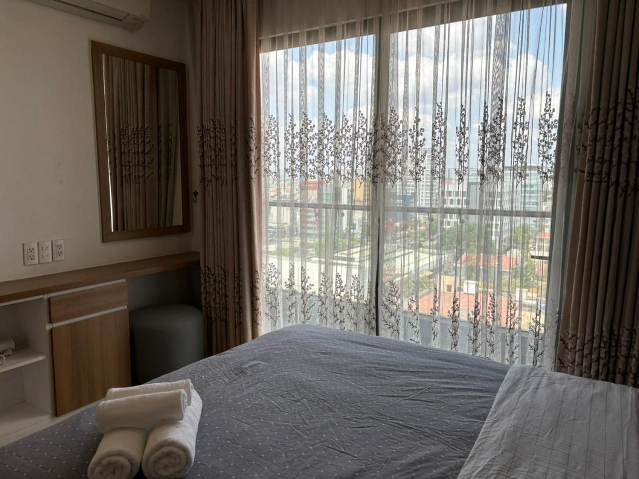 Serviced At Republic Plaza - Pool & View, Near T3 Airport Tan Son Nhat