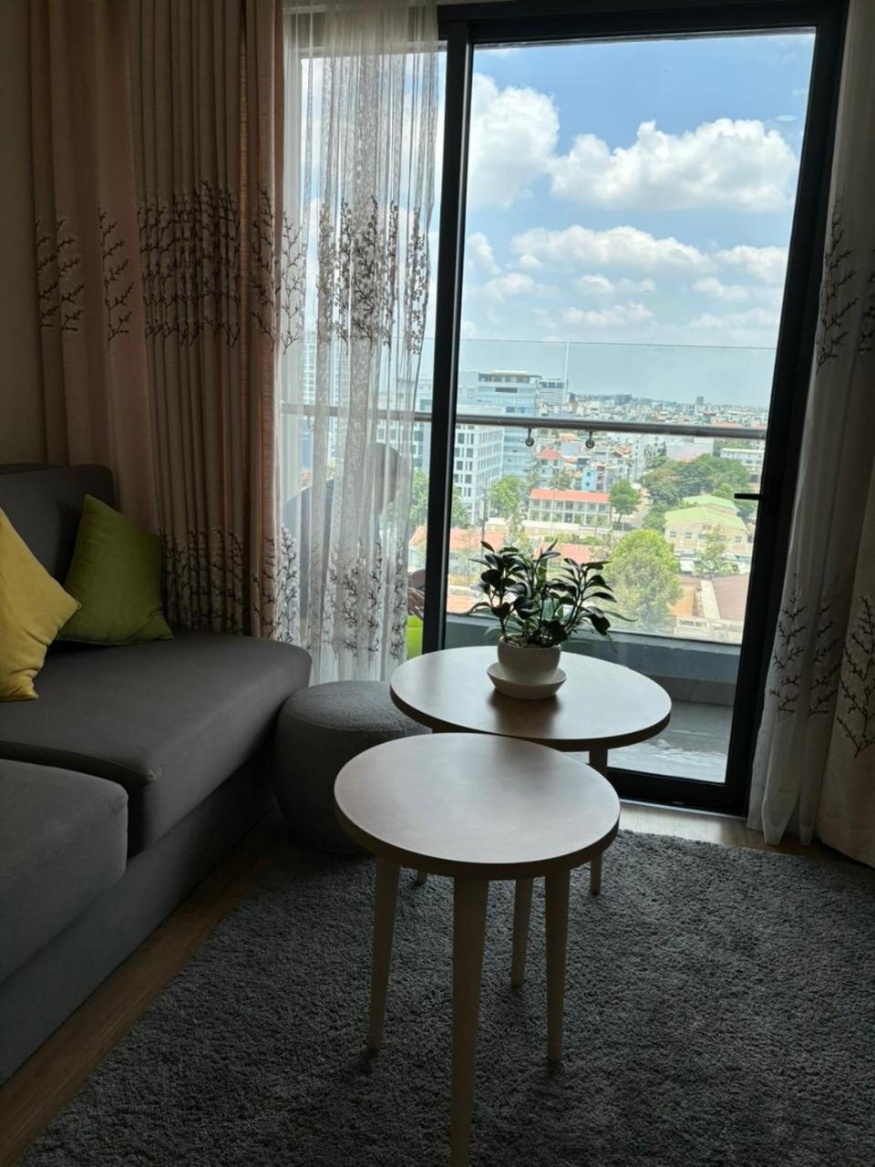 Serviced At Republic Plaza - Pool & View, Near T3 Airport Tan Son Nhat Ho Chi Minh City