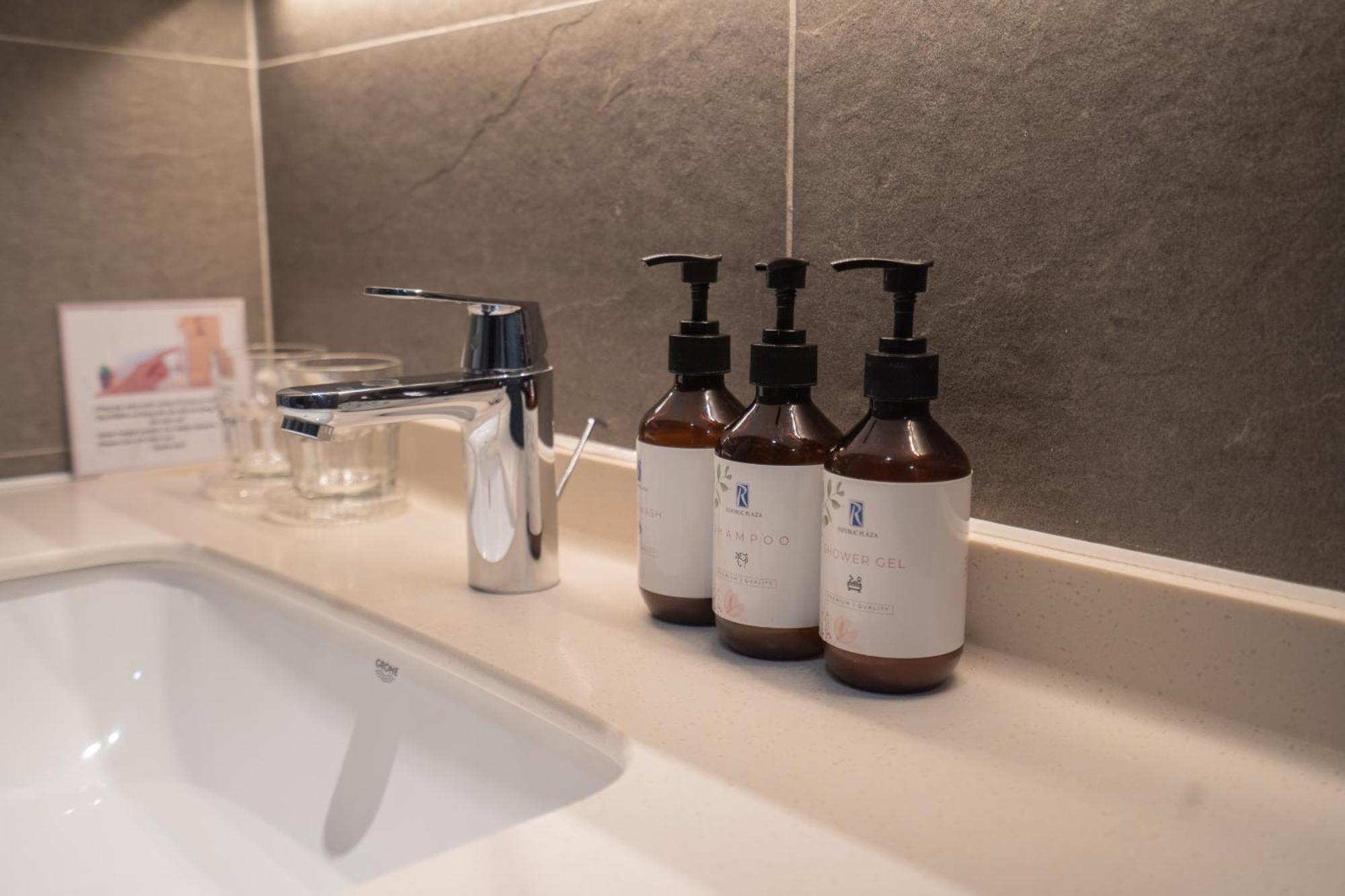 Apartment Serviced At Republic Plaza - Pool & View, Near T3 Airport Tan Son Nhat Ho Chi Minh City