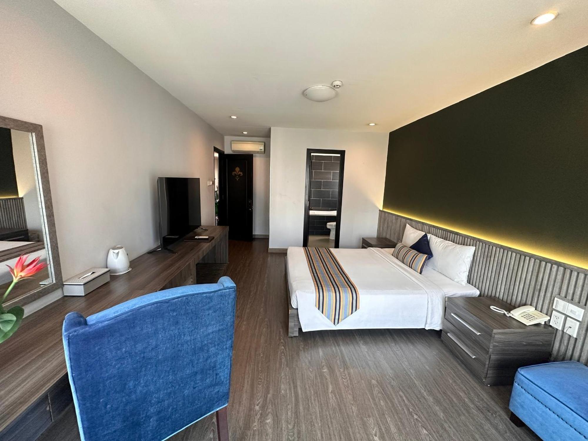 Khách sạn Iris Saigon 3*