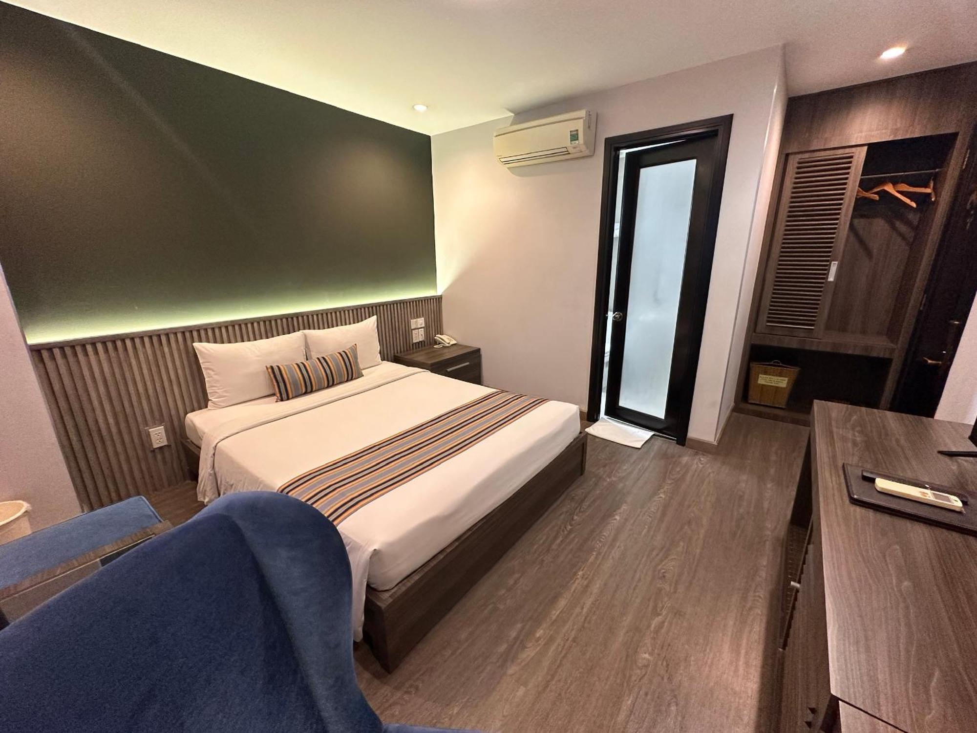 Iris Hotel